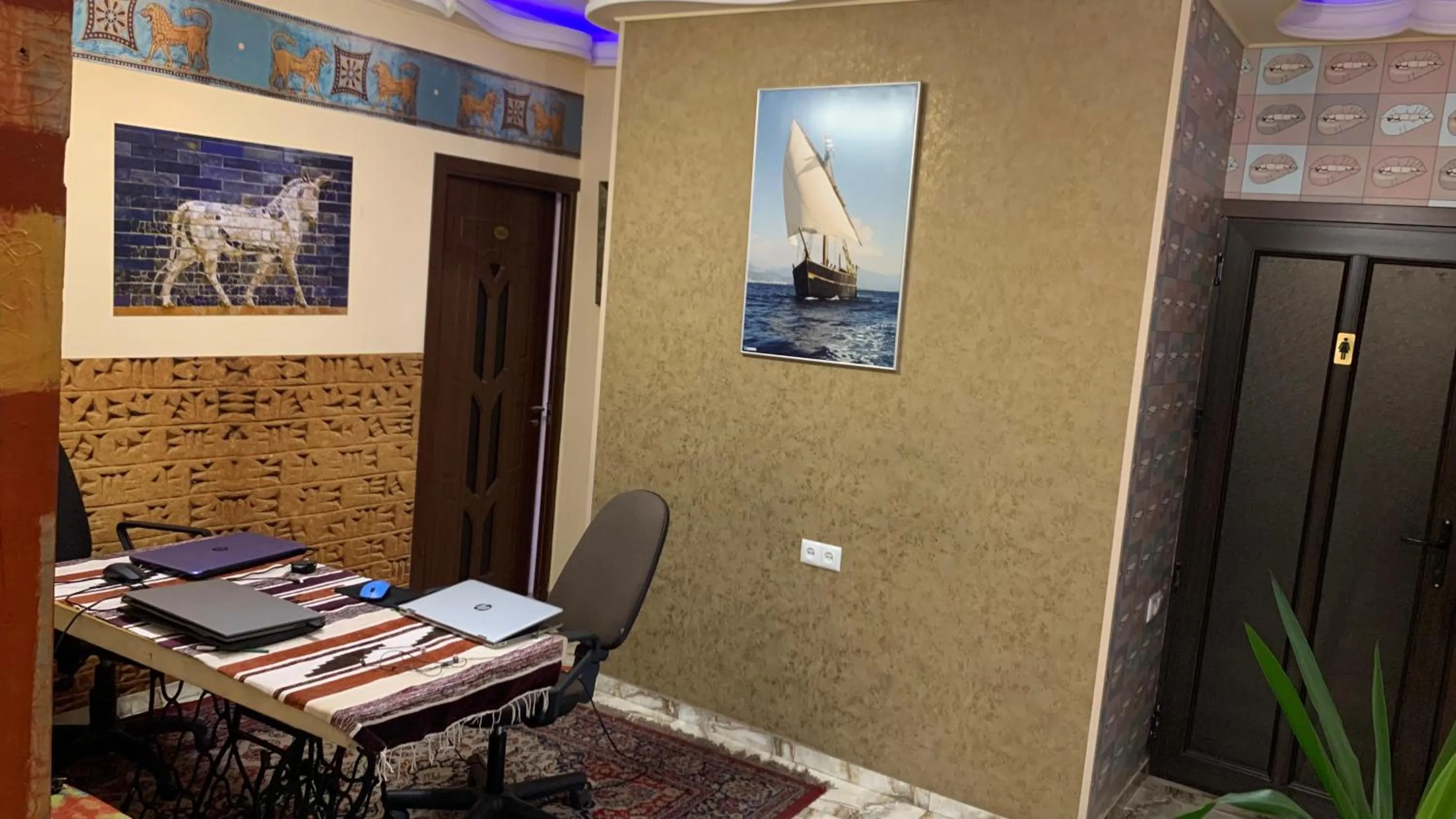 Communal lounge/ TV room in Arm Hostel