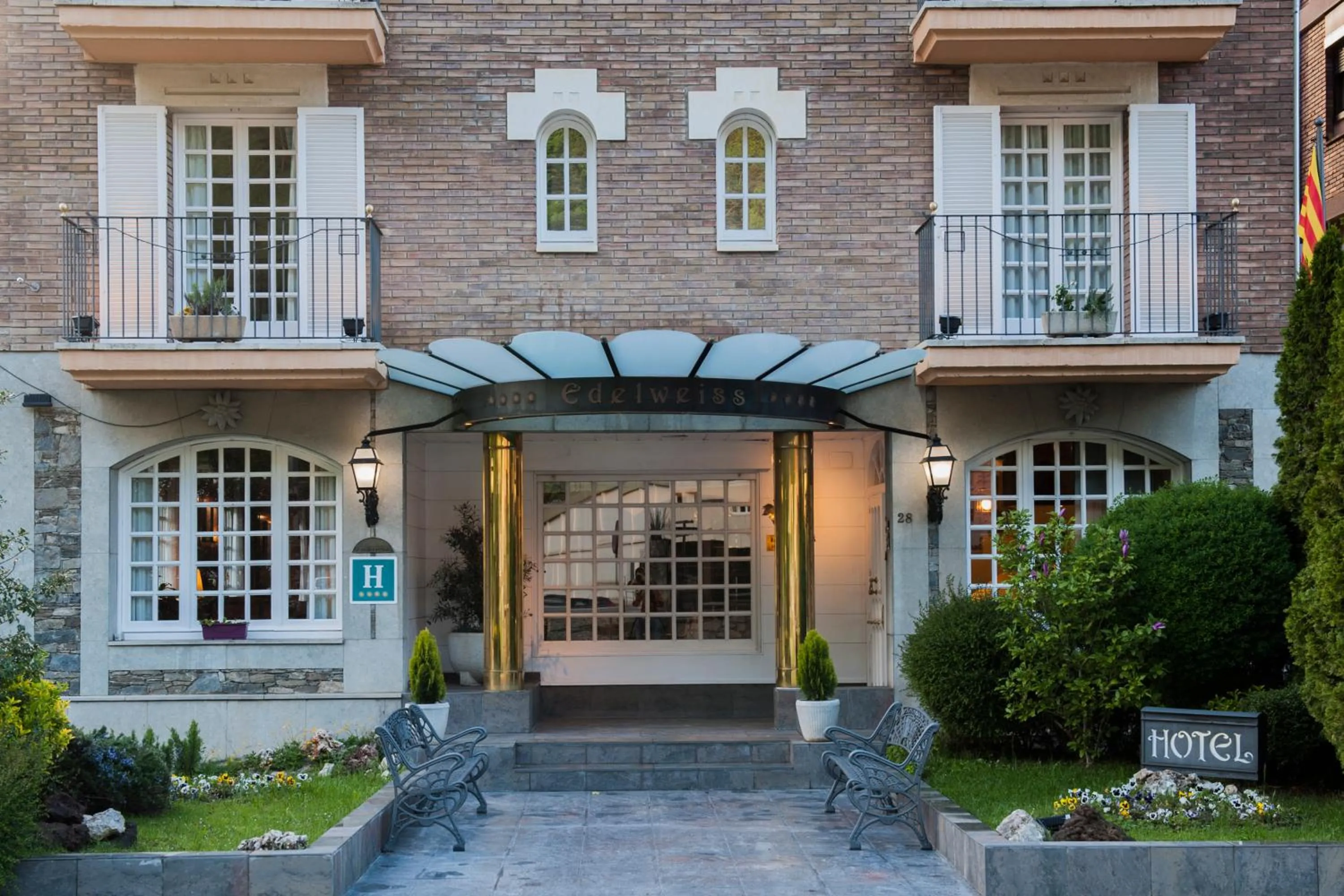 Facade/entrance in Hotel Edelweiss