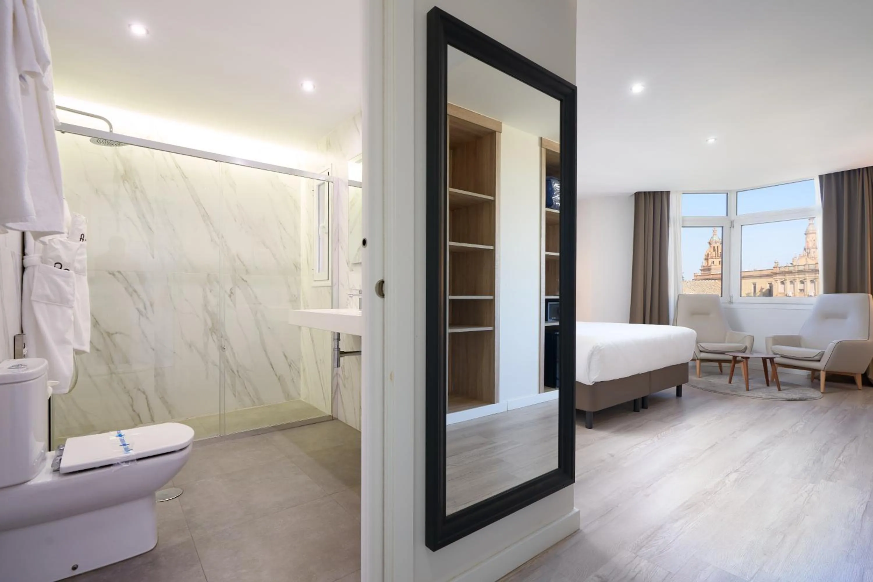 Shower, Bed in Hotel Pasarela