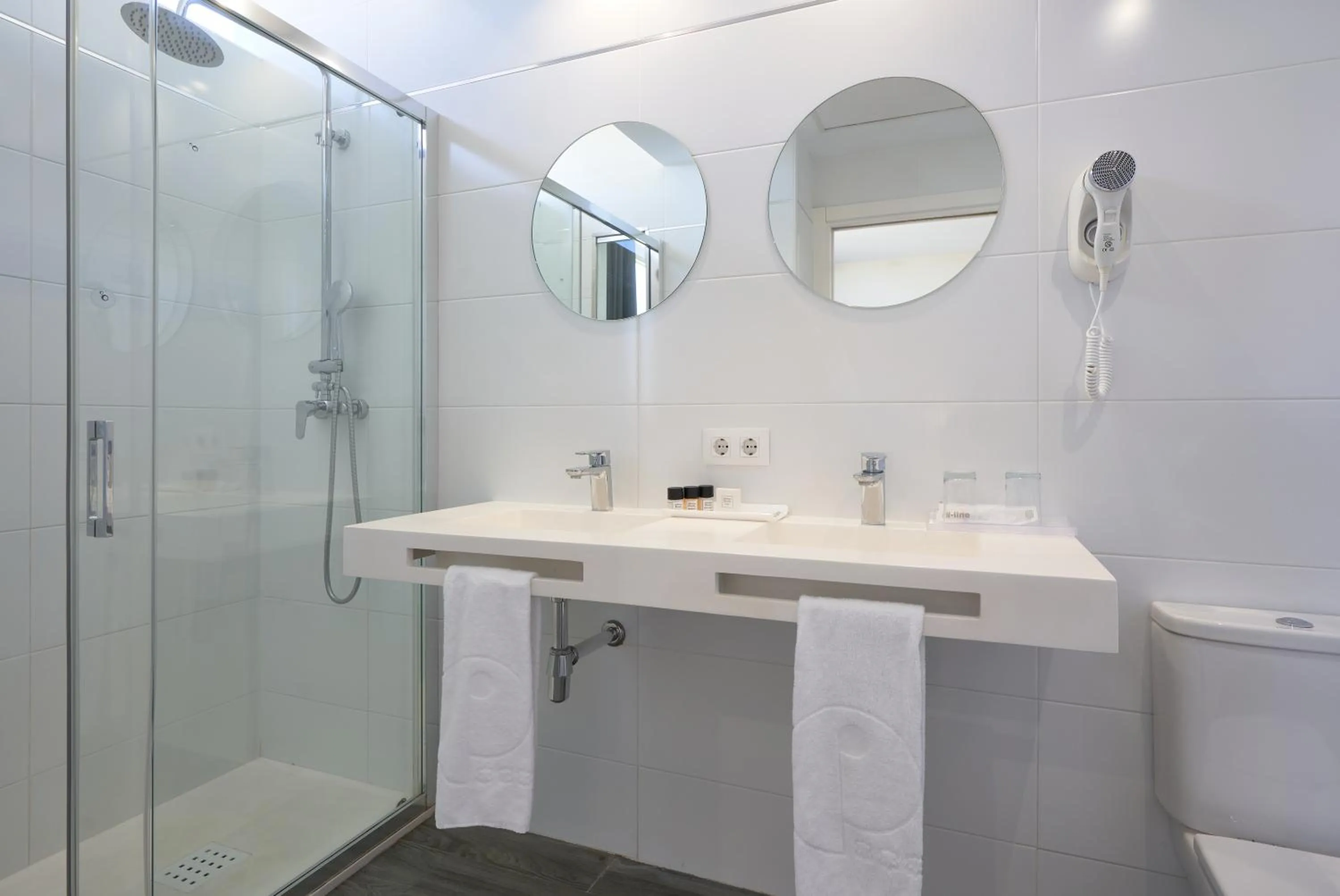 Shower in Hotel Pasarela