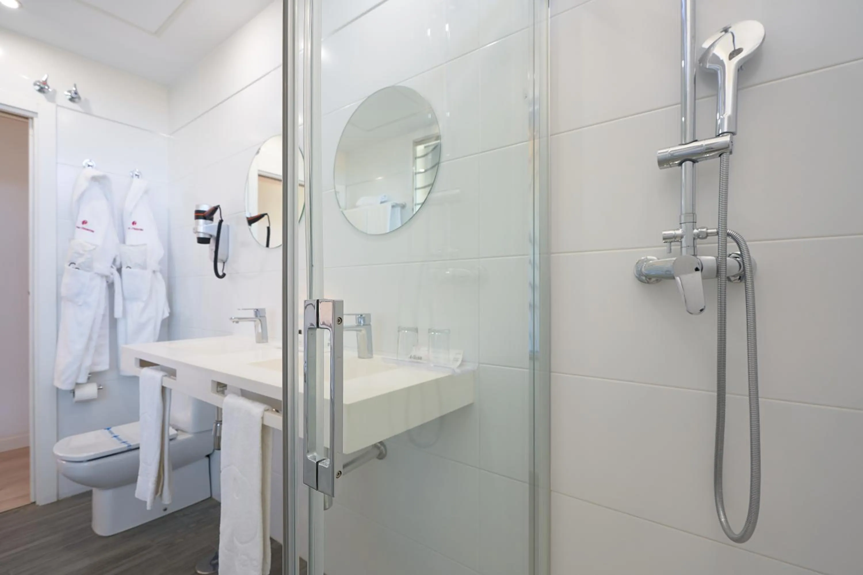 Shower in Hotel Pasarela