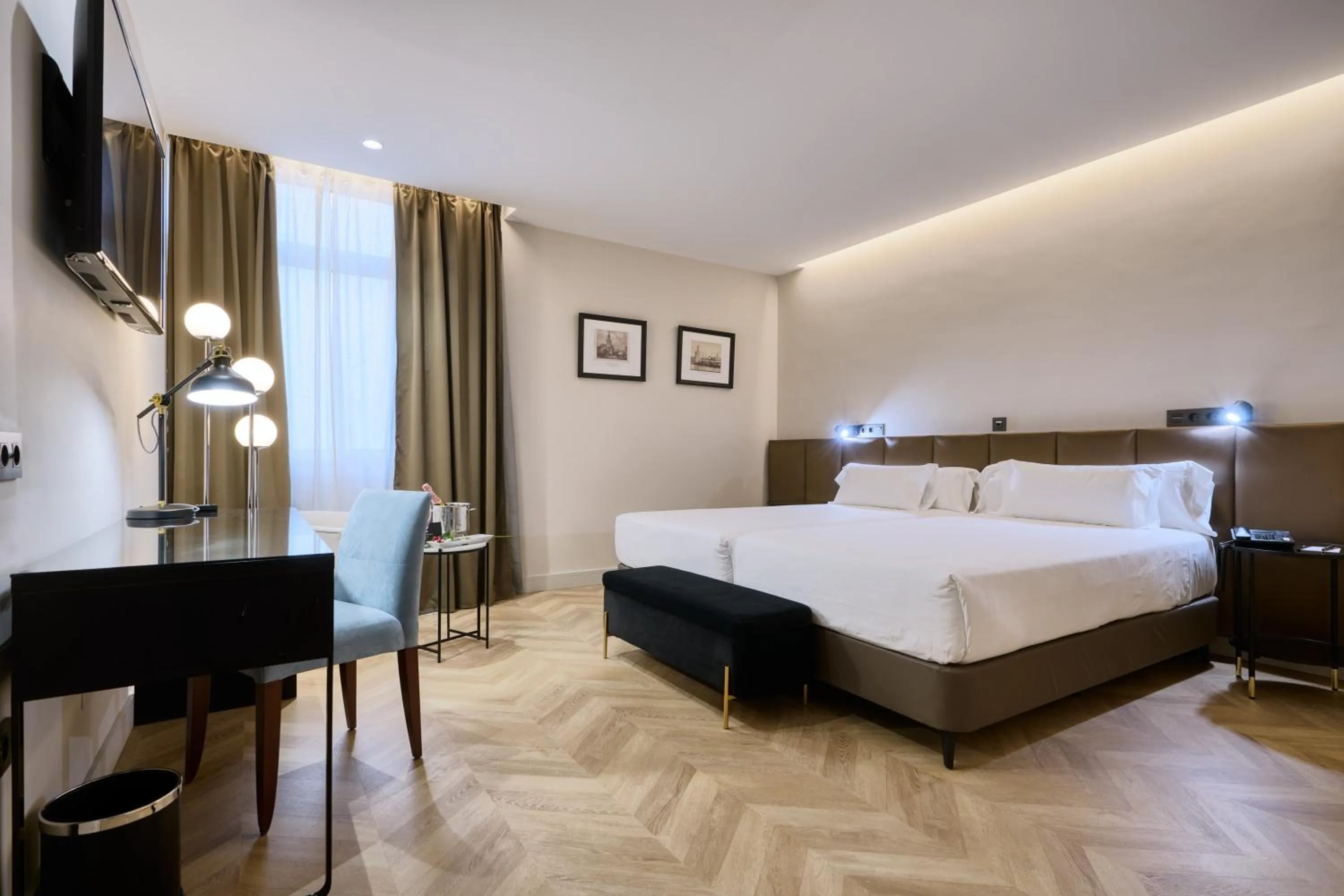 TV and multimedia, Bed in Hotel Pasarela