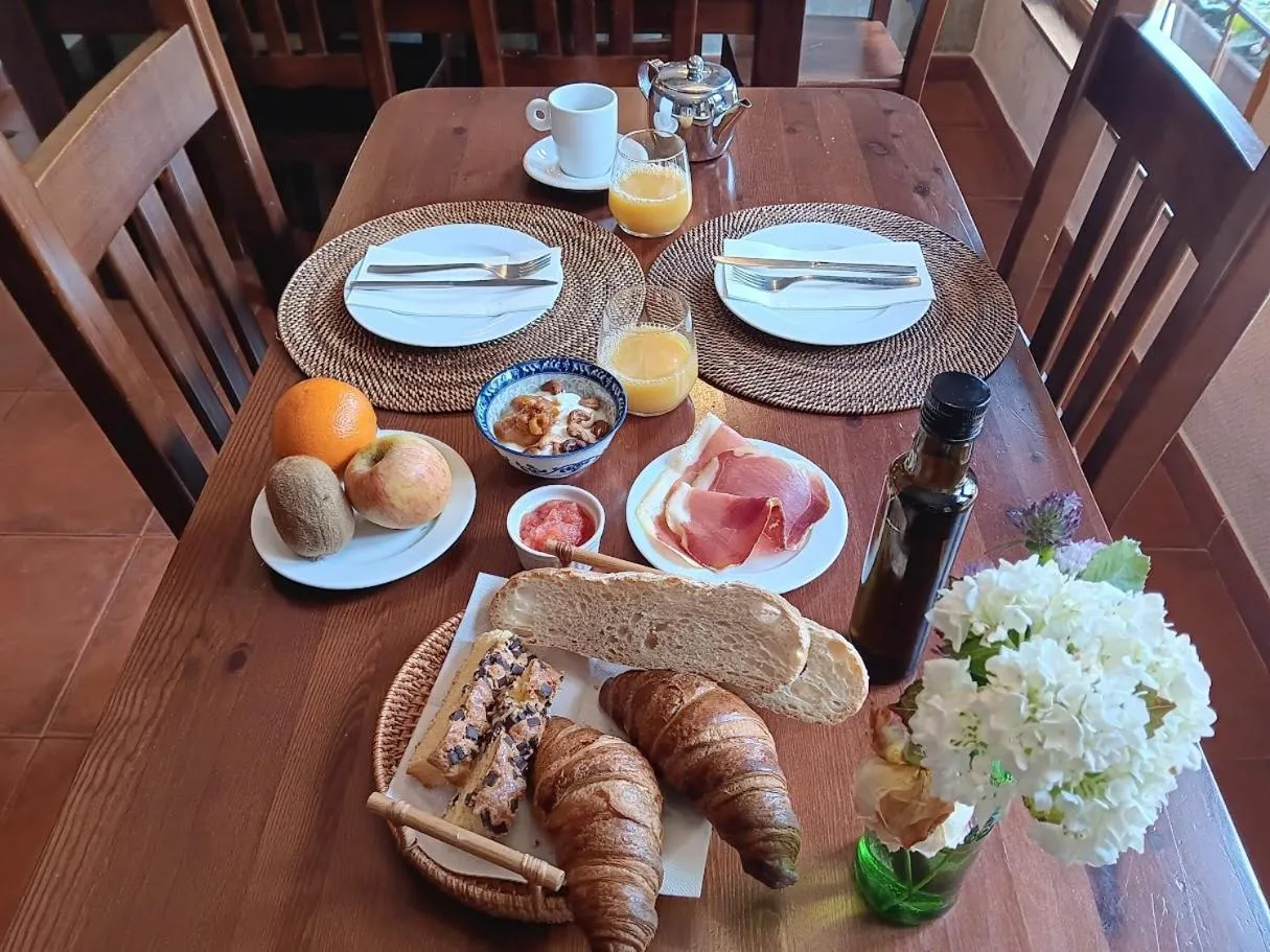 Breakfast in Hotel Pugide