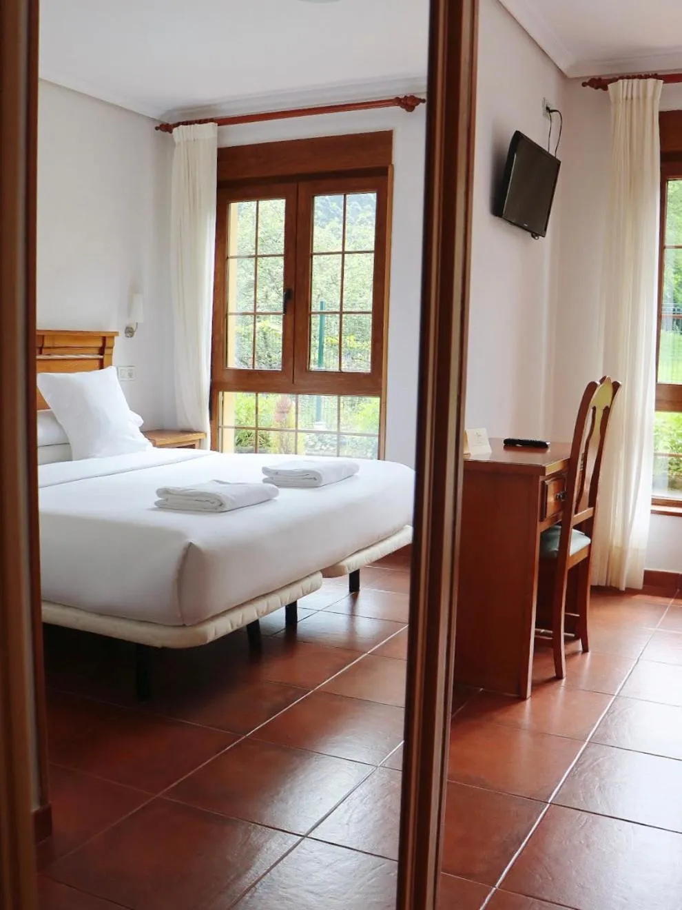 Photo of the whole room in Hotel Pugide