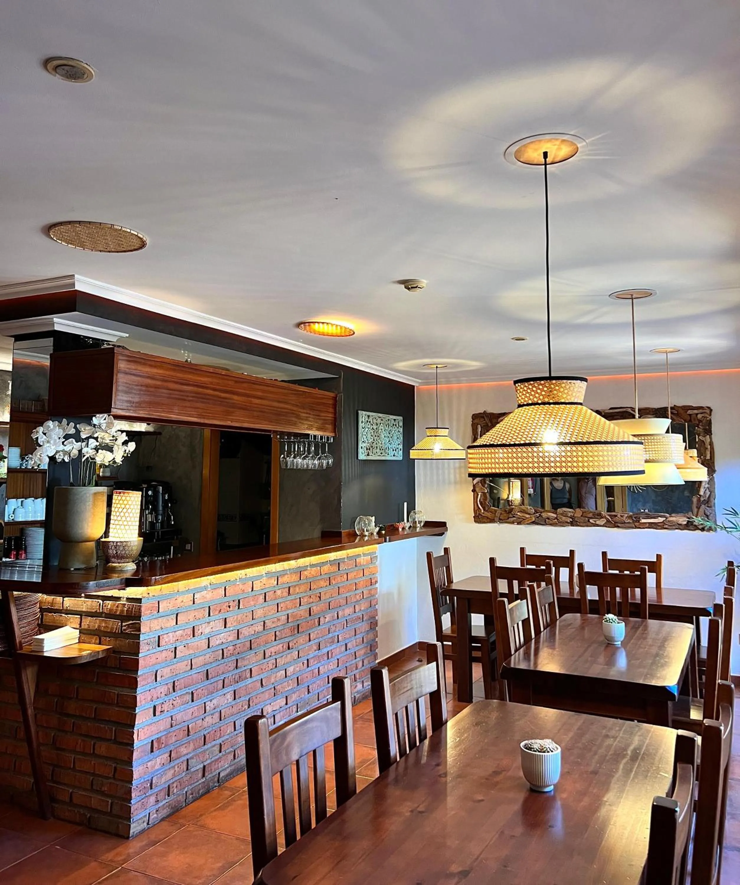 Restaurant/places to eat in Hotel Pugide