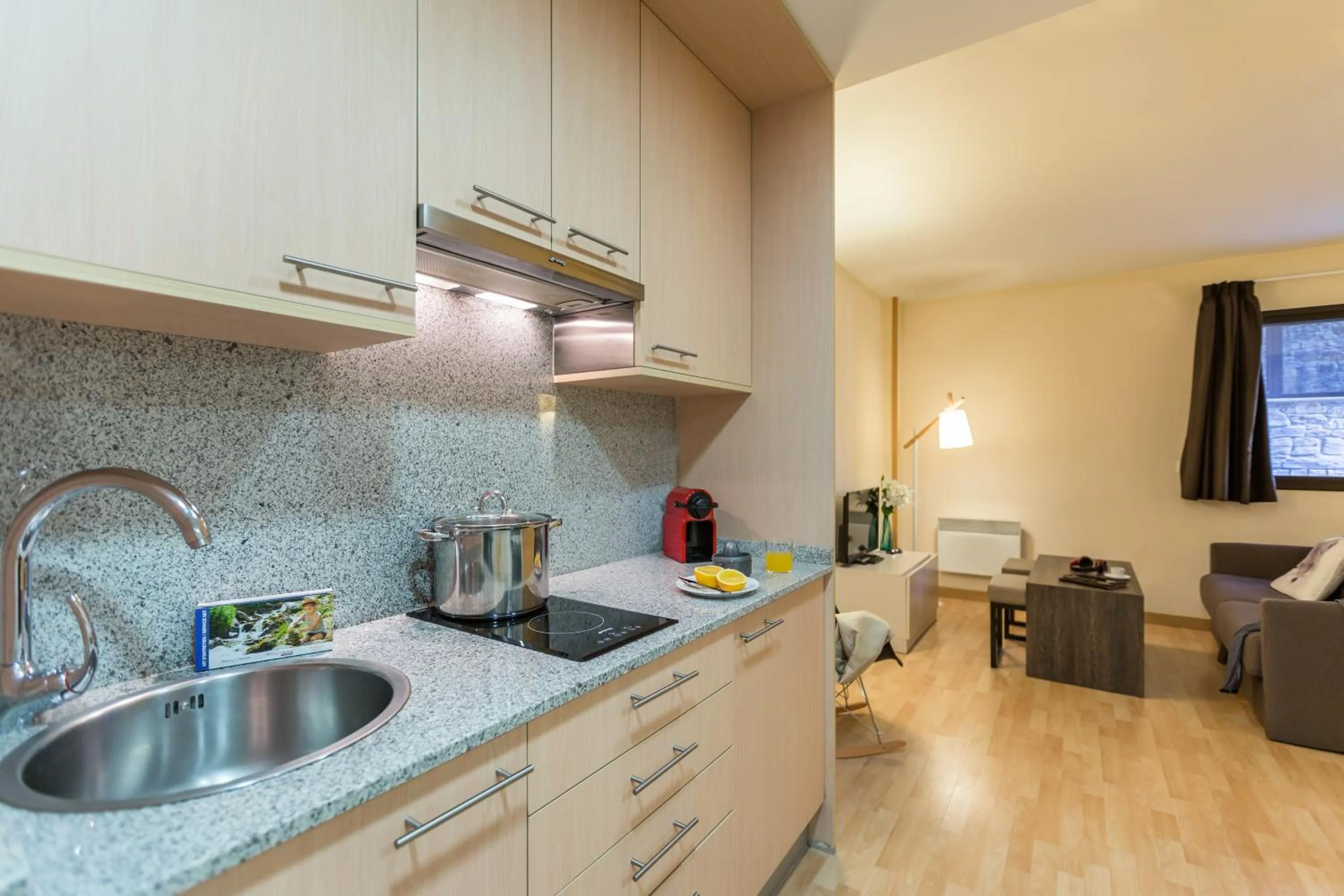 Kitchen or kitchenette in Pierre & Vacances Pas de la Casa Princesa