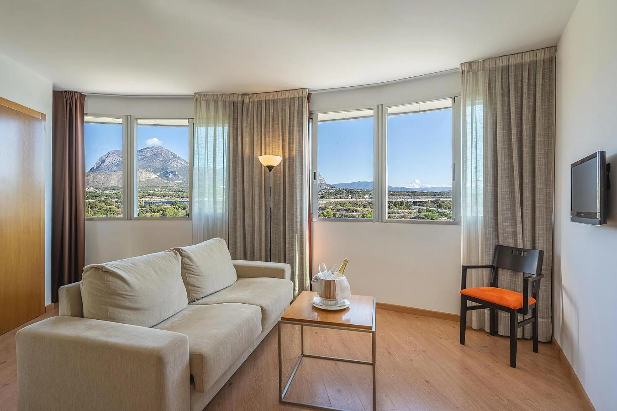 Photo of the whole room in La Estación