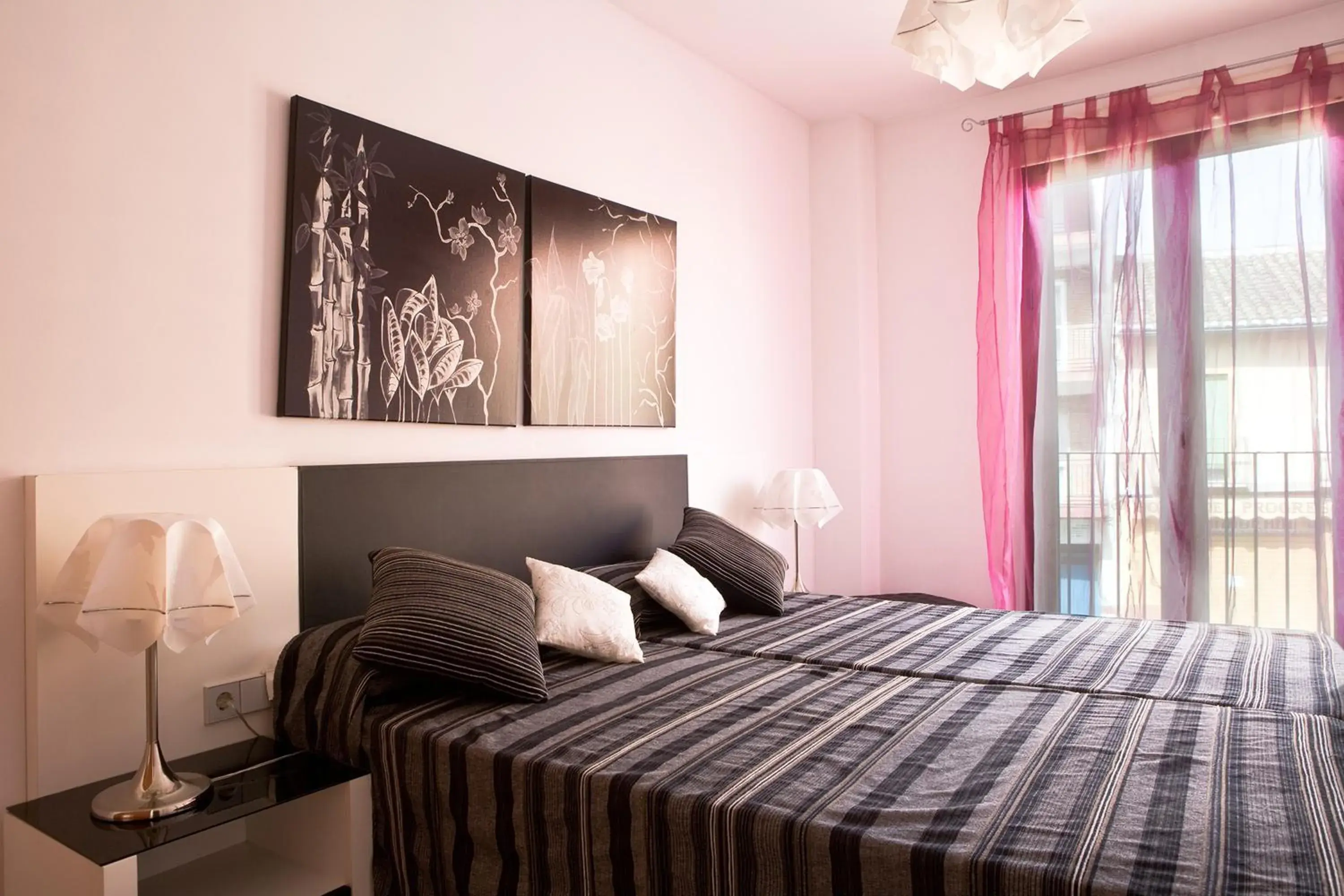 Two-Bedroom Apartment in Real de Cartuja Apartments & Suites Two-Bedroom Apartment in Real de Cartuja Apartments & Suites