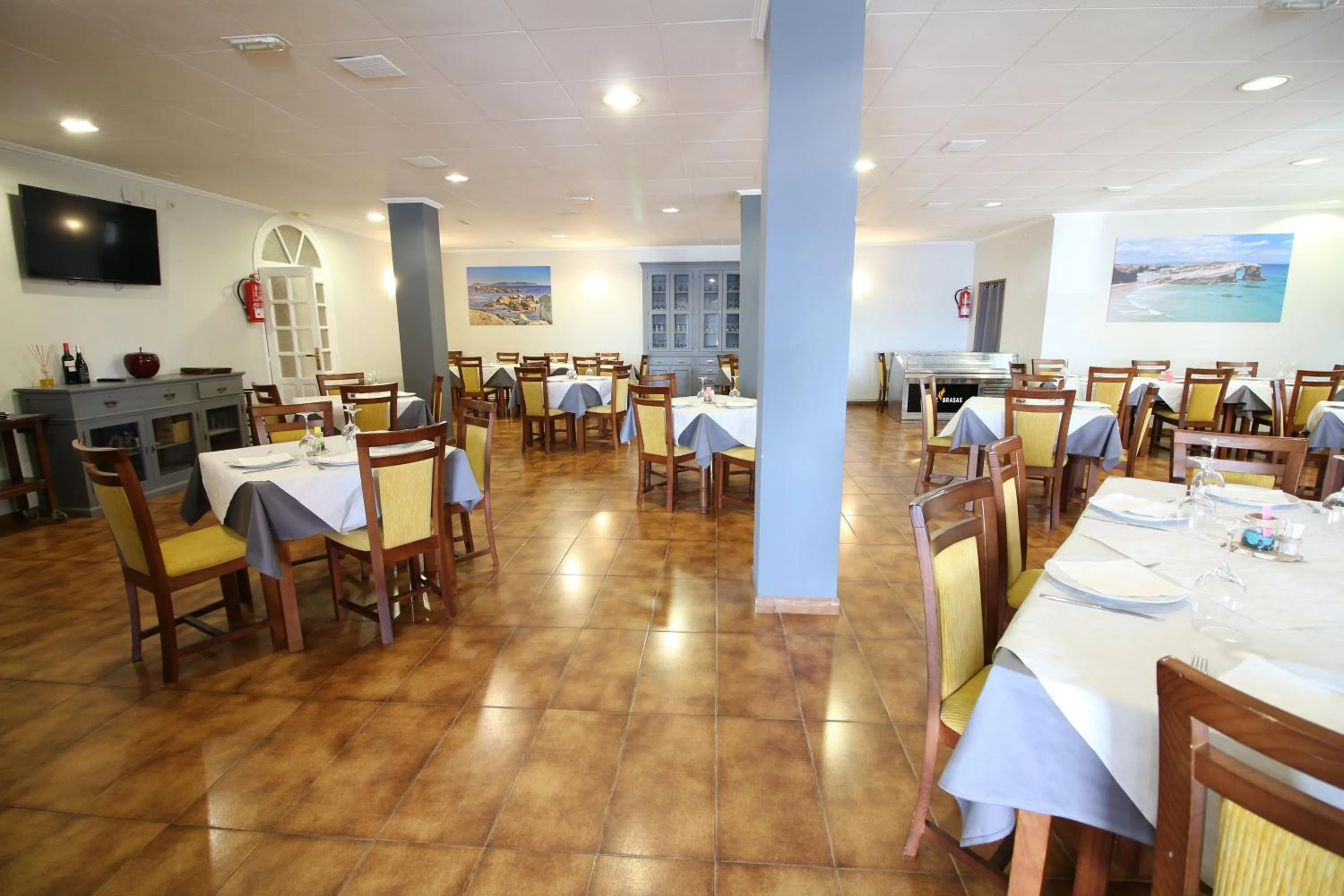 Restaurant/places to eat in Hotel Alda Bueumar