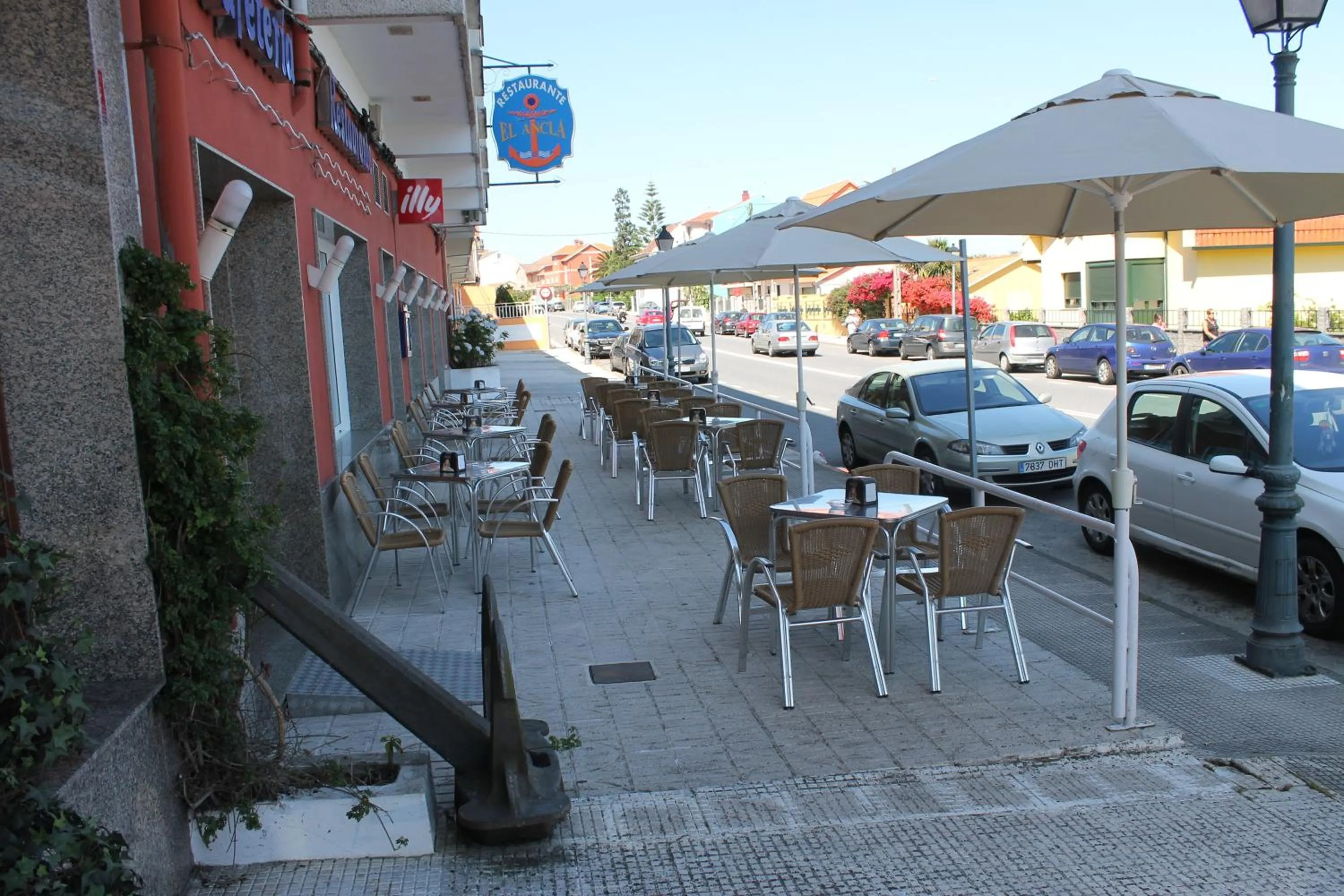 Restaurant/places to eat in Hotel Alda Bueumar