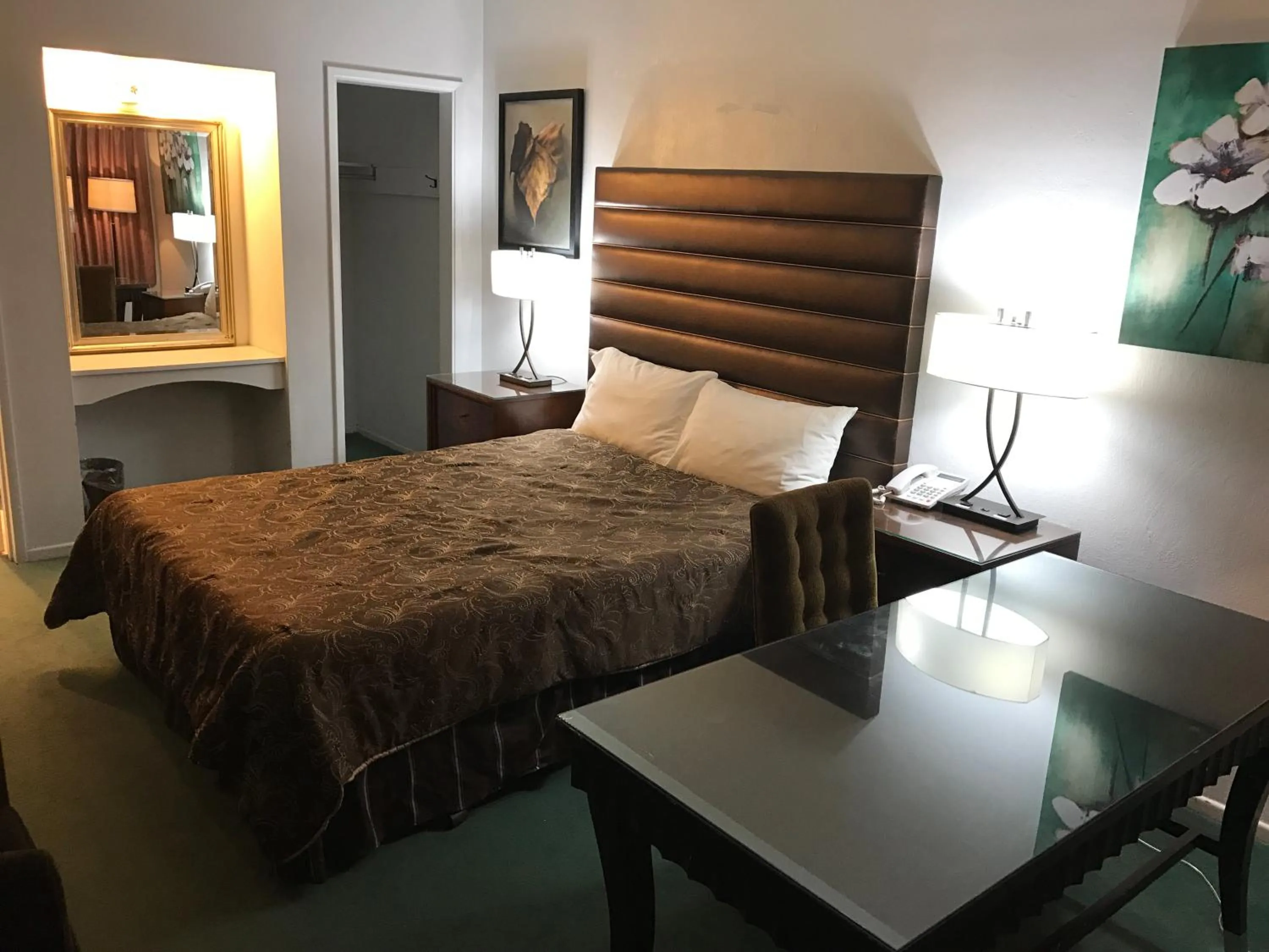 Bed in Discovery Inn