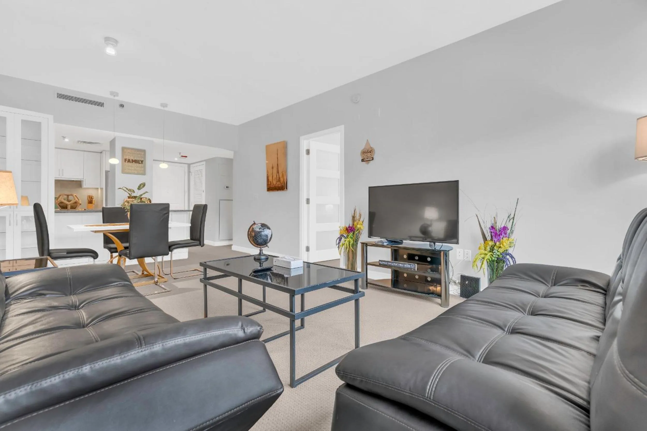 Heaven on Washington Fully Furnished Apartments