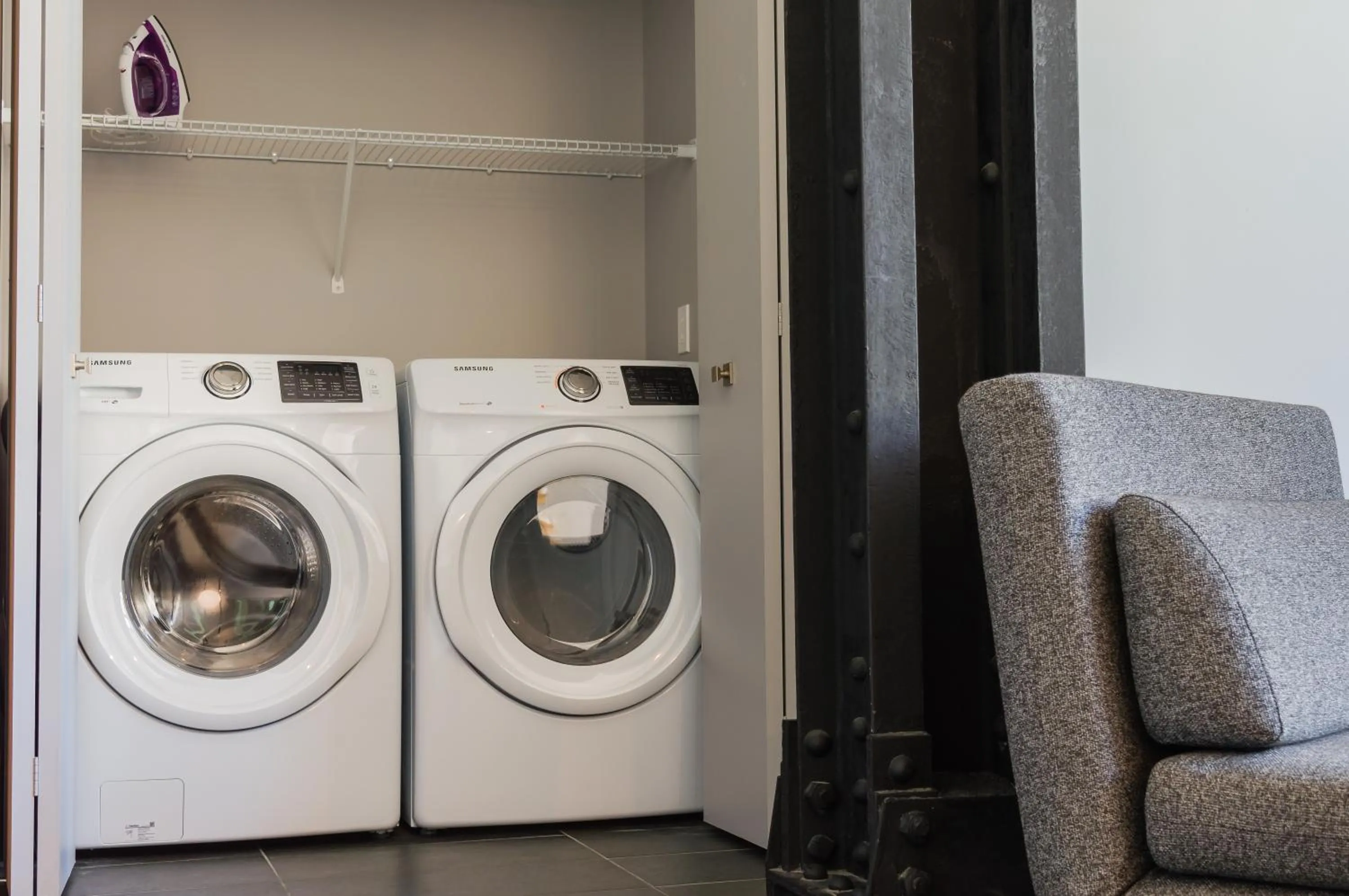 washing machine in Les Lofts du Trésor - Par Les Lofts Vieux-Québec