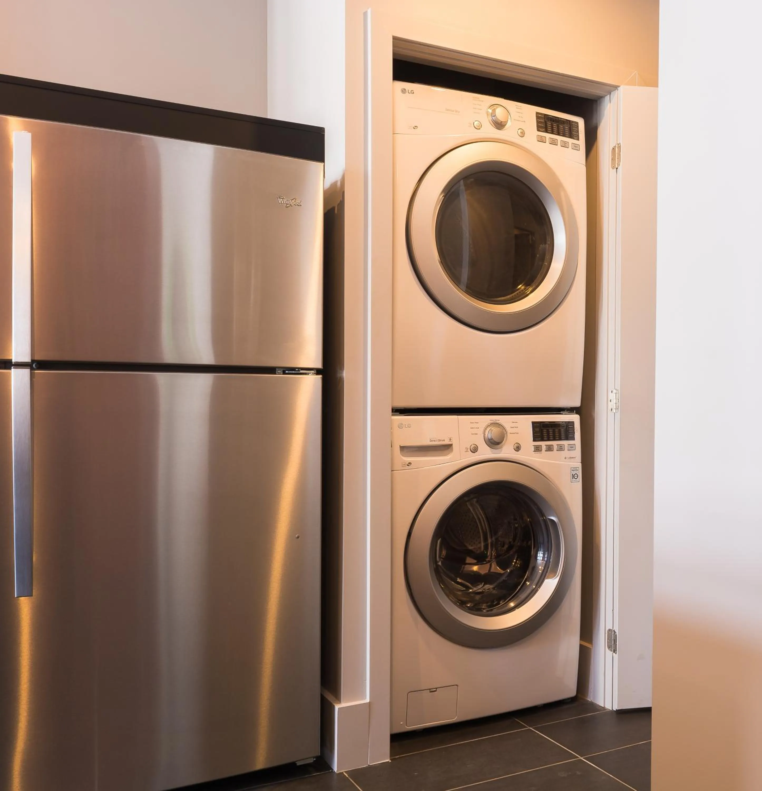 washing machine in Les Lofts du Trésor - Par Les Lofts Vieux-Québec
