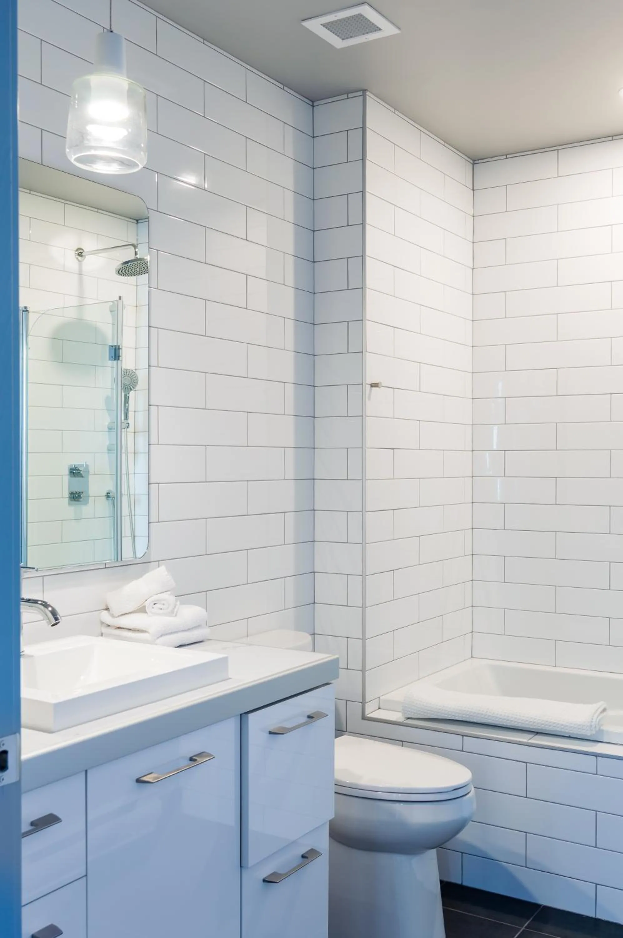 Shower in Les Lofts du Trésor - Par Les Lofts Vieux-Québec