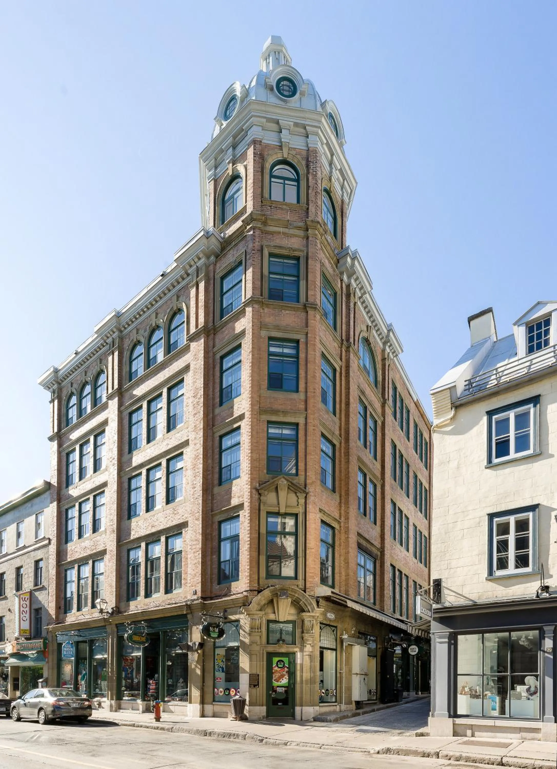 Property building in Les Lofts du Trésor - Par Les Lofts Vieux-Québec