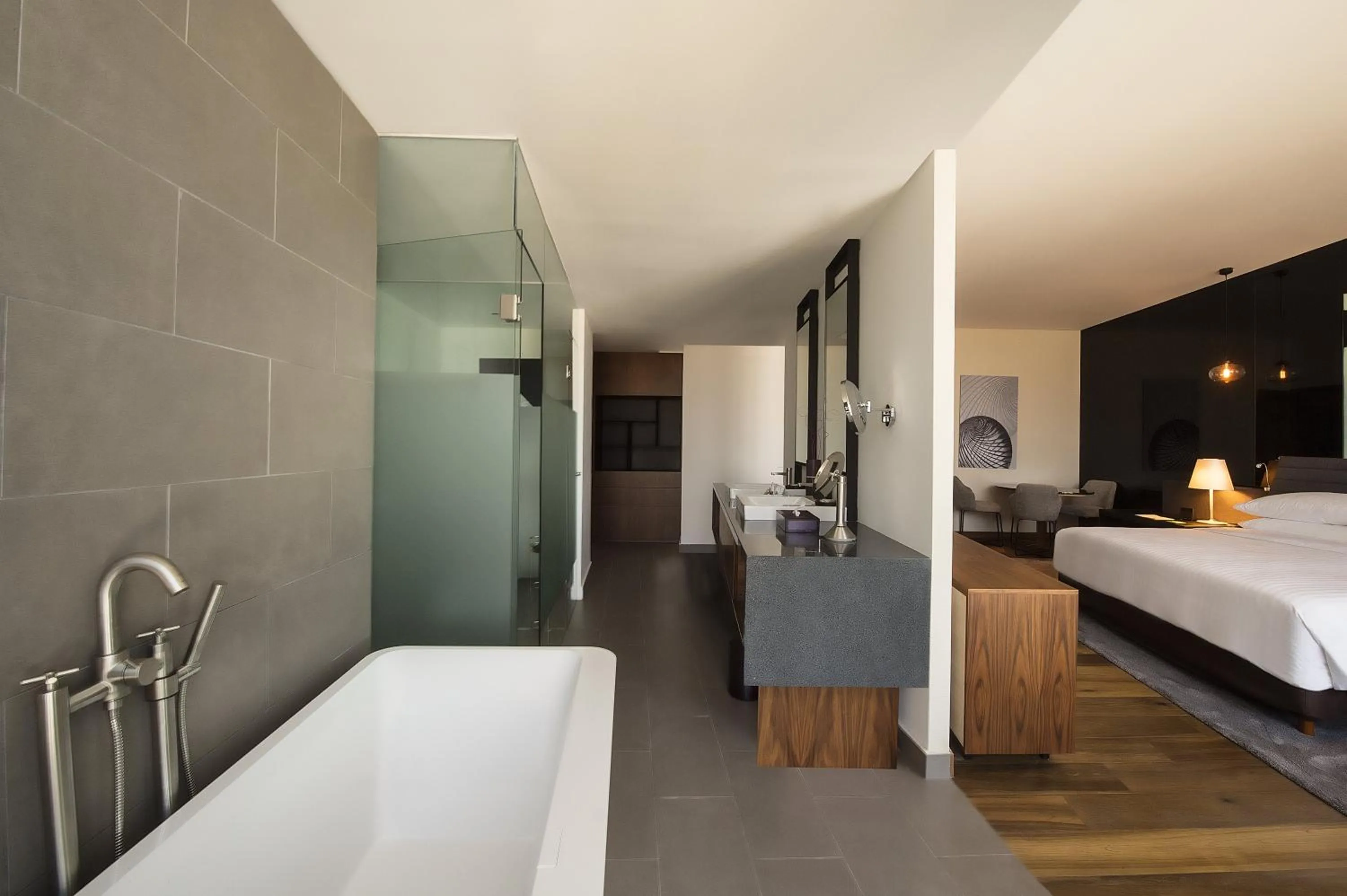 Bathroom, Bed in Fiesta Americana Monterrey Pabellón M.