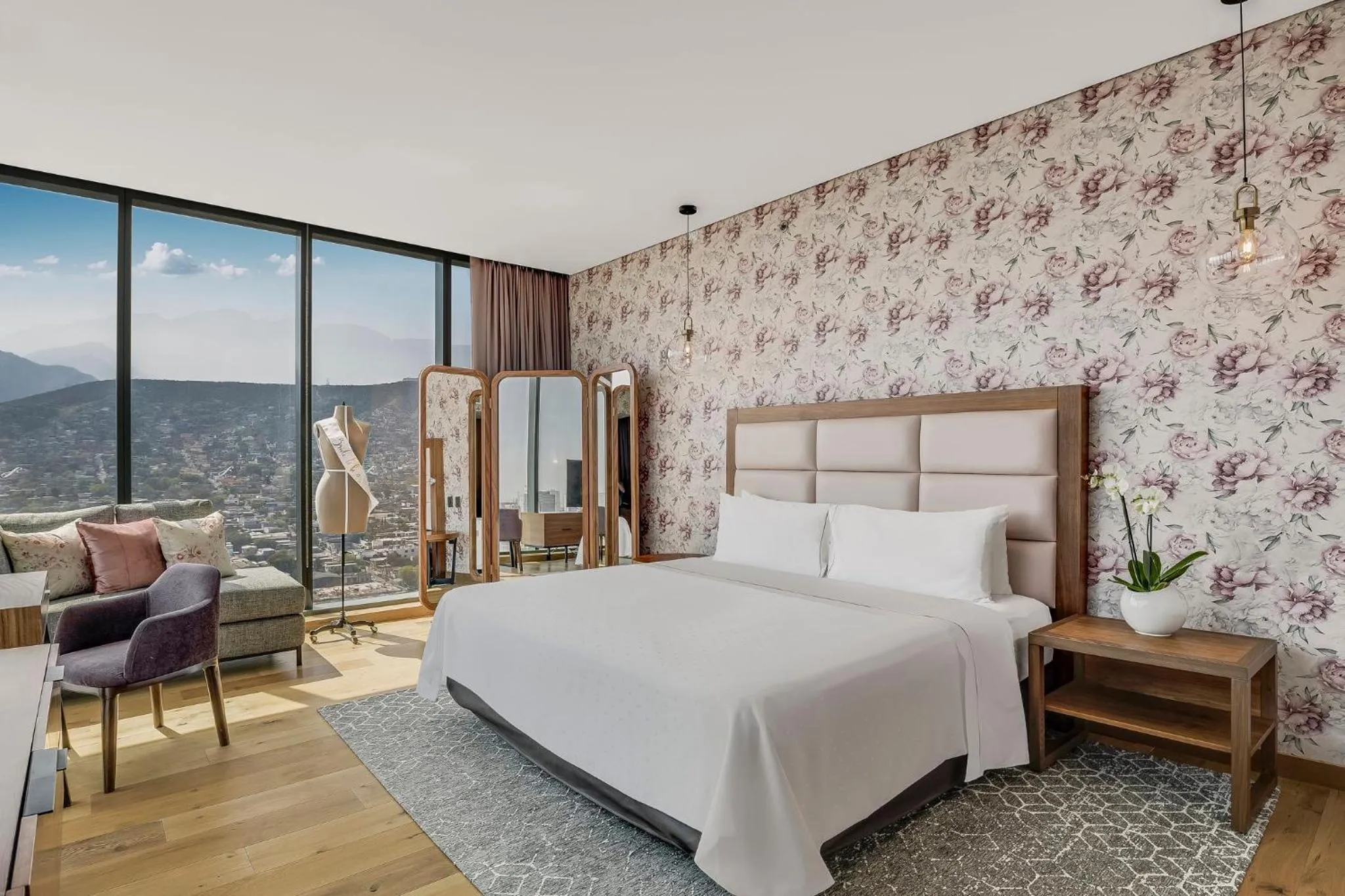 Bedroom, Bed in Fiesta Americana Monterrey Pabellón M.