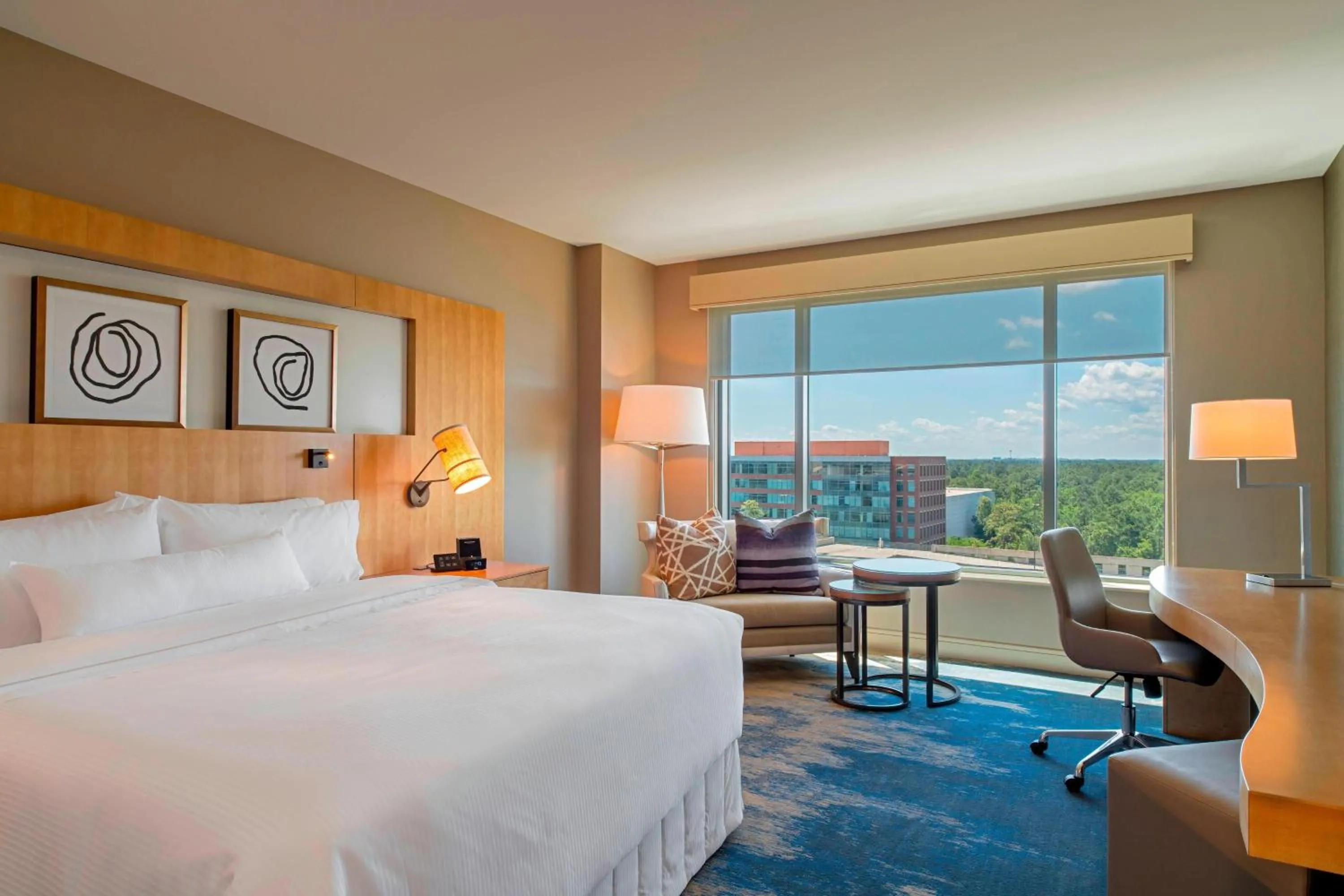 Photo of the whole room, Bed in The Westin at The Woodlands
