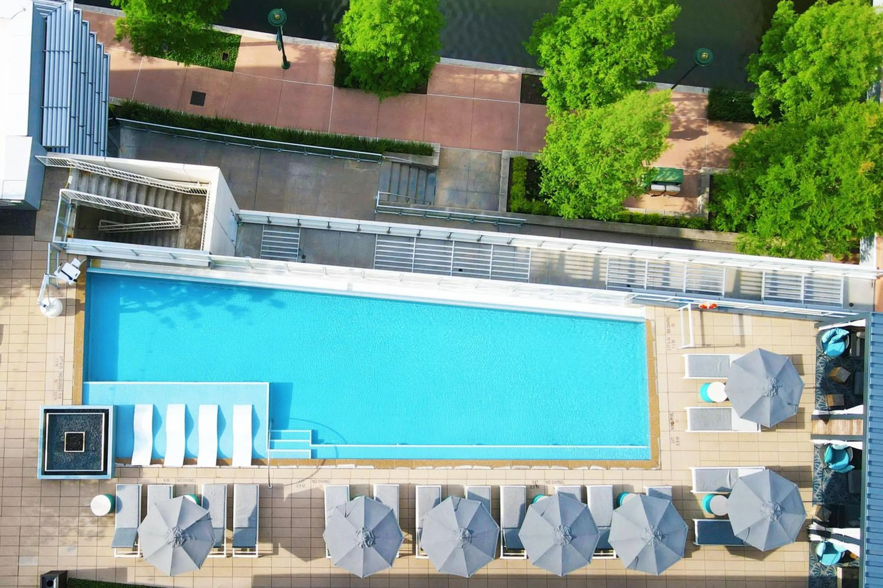 Swimming pool in The Westin at The Woodlands
