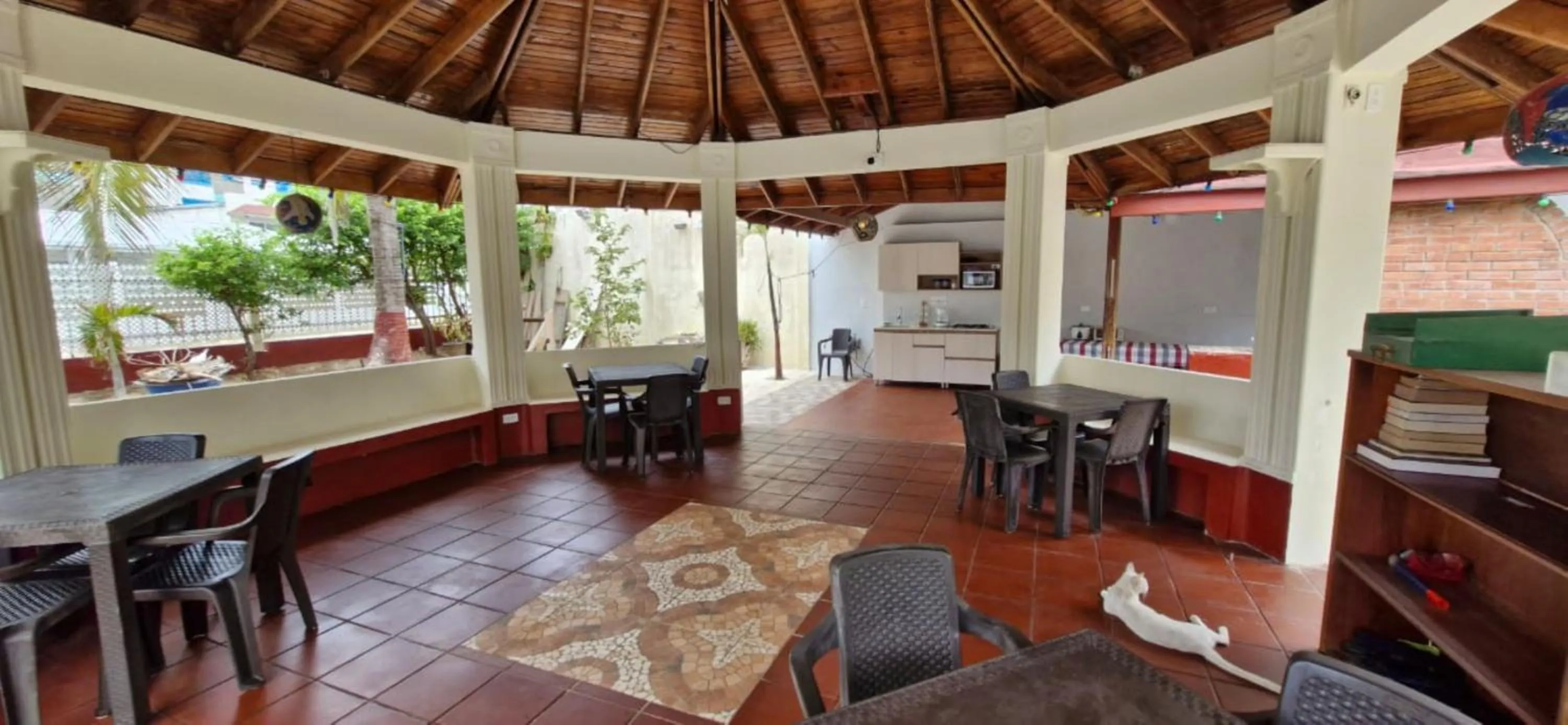 Communal kitchen in Hostal Marlyn