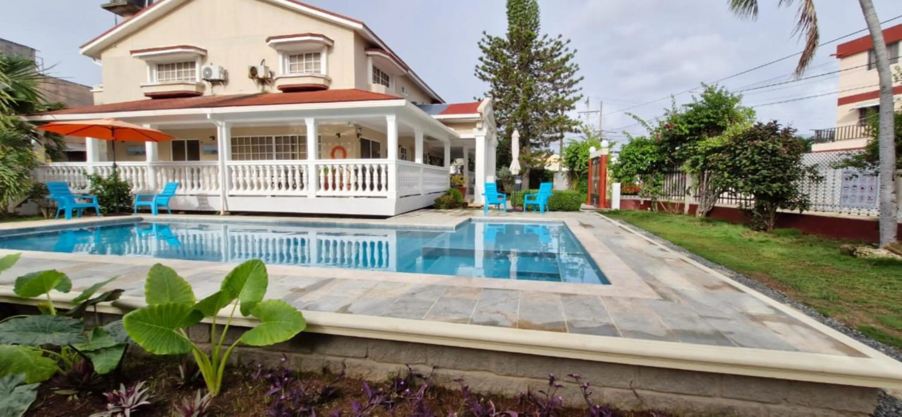 Swimming pool in Hostal Marlyn