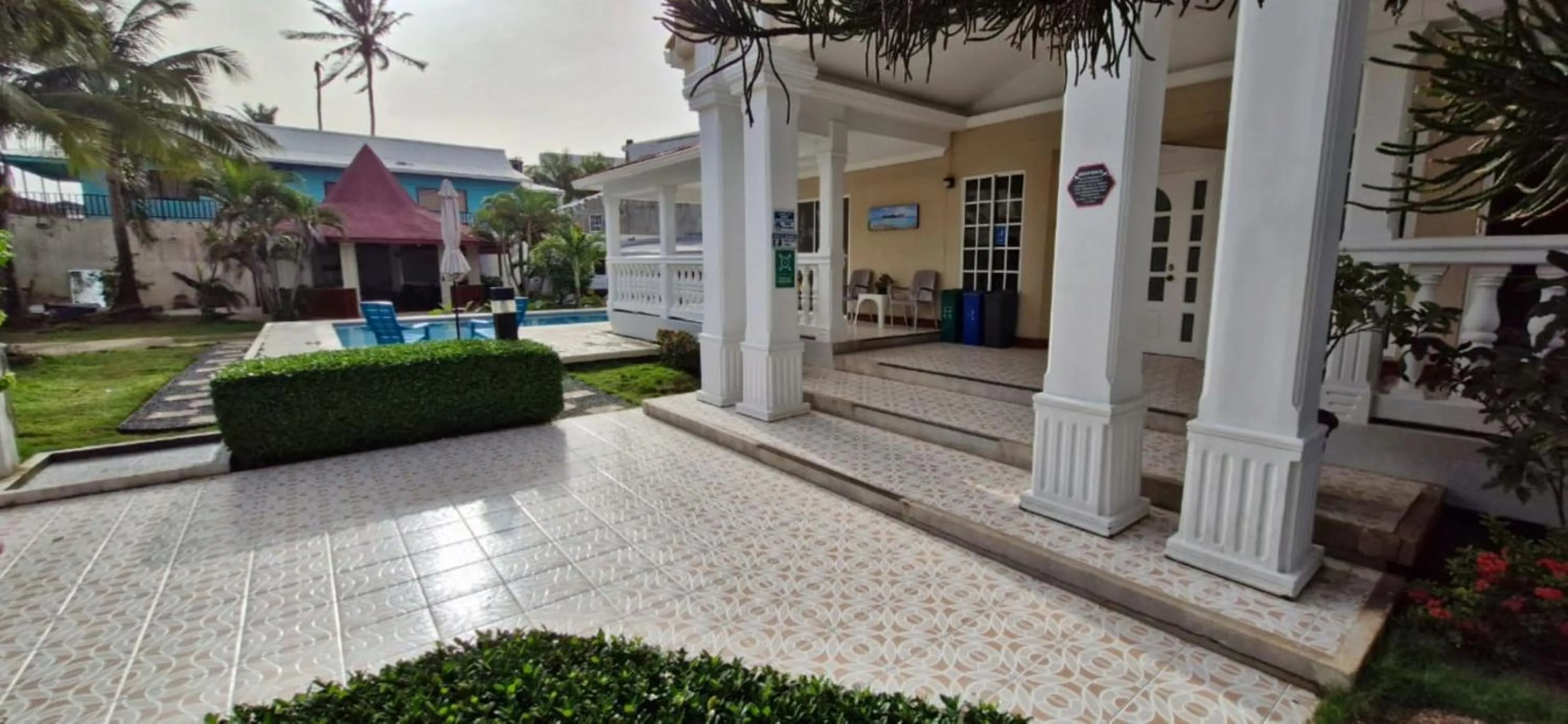 Property building in Hostal Marlyn