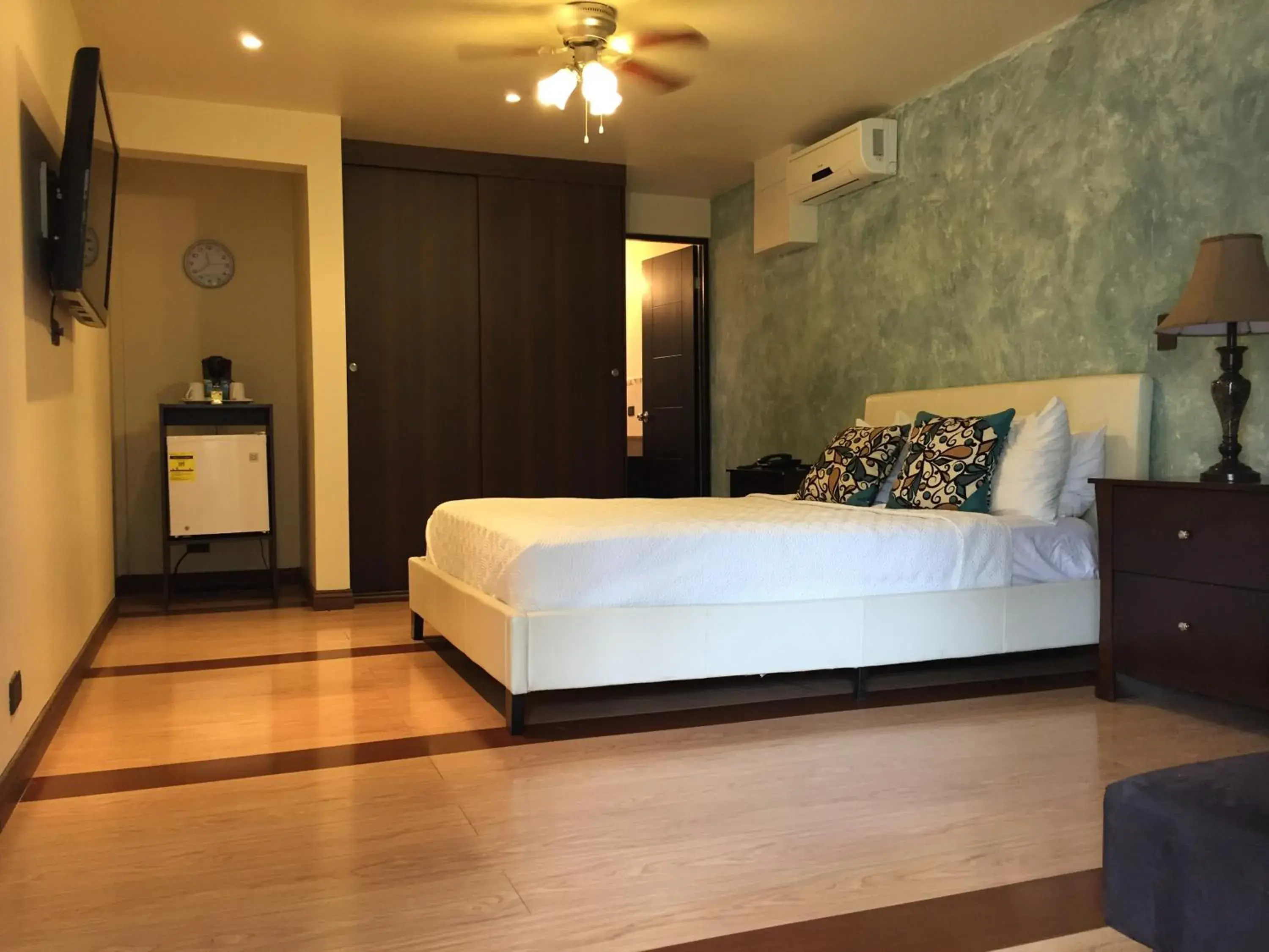 Standard Double Room - single occupancy in Hotel Vista De Golf, San Jose Aeropuerto, Costa Rica Standard Double Room - single occupancy in Hotel Vista De Golf, San Jose Aeropuerto, Costa Rica