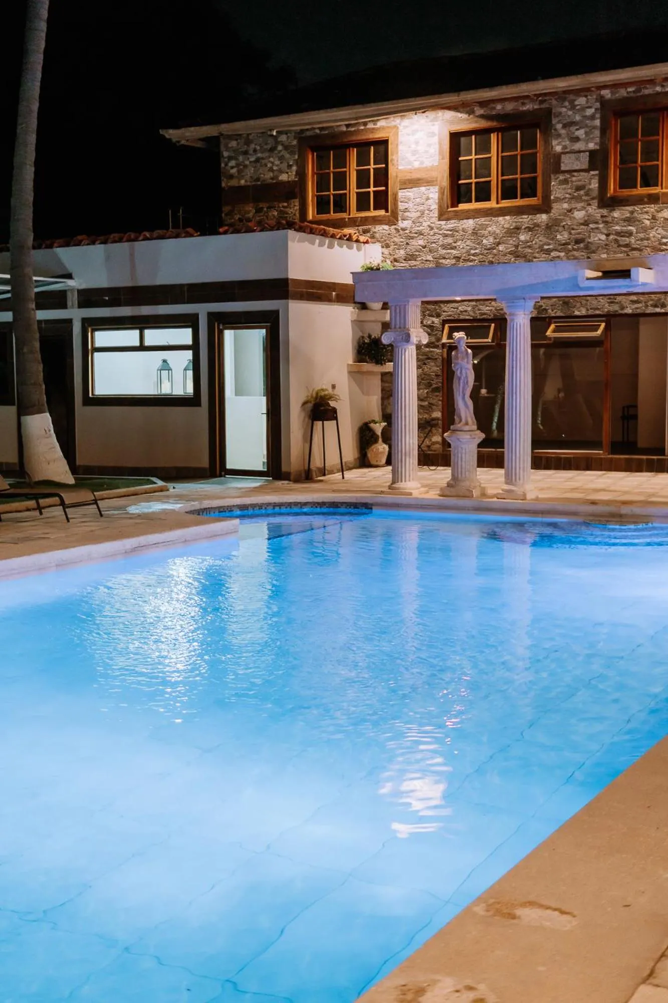 Swimming pool in Hotel Vista De Golf, San Jose Aeropuerto, Costa Rica