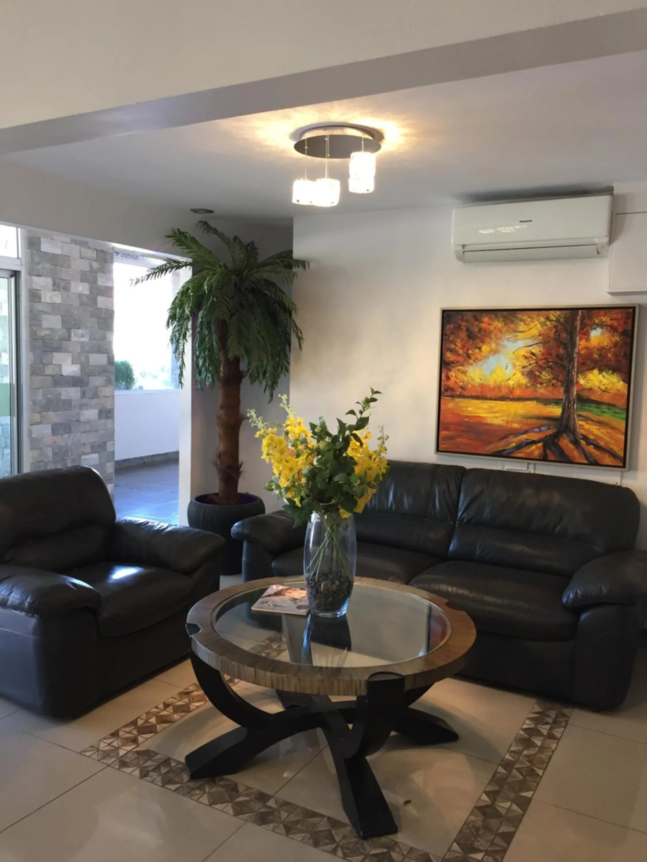 Communal lounge/ TV room in Hotel Vista De Golf, San Jose Aeropuerto, Costa Rica