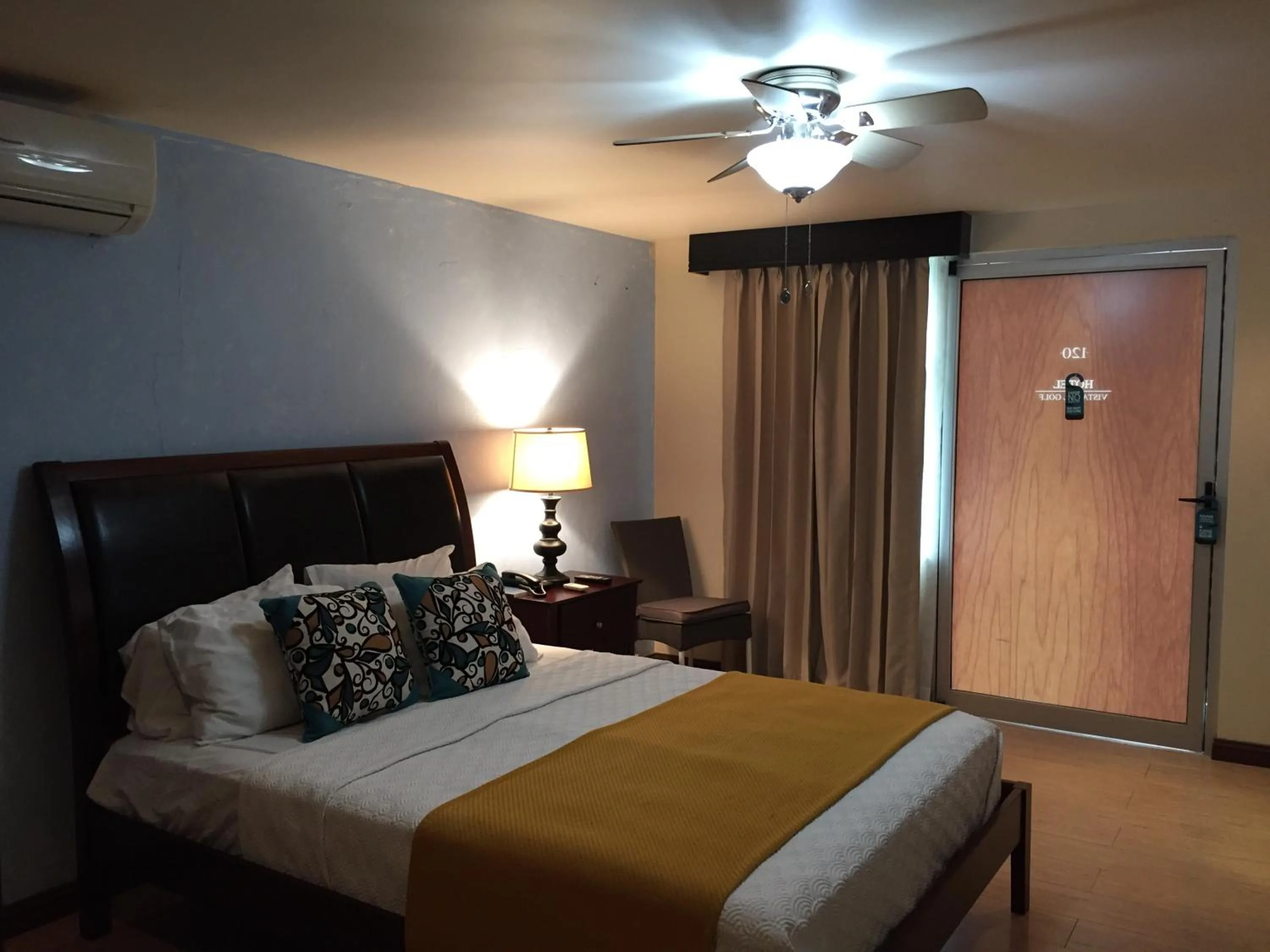 Bed in Hotel Vista De Golf, San Jose Aeropuerto, Costa Rica