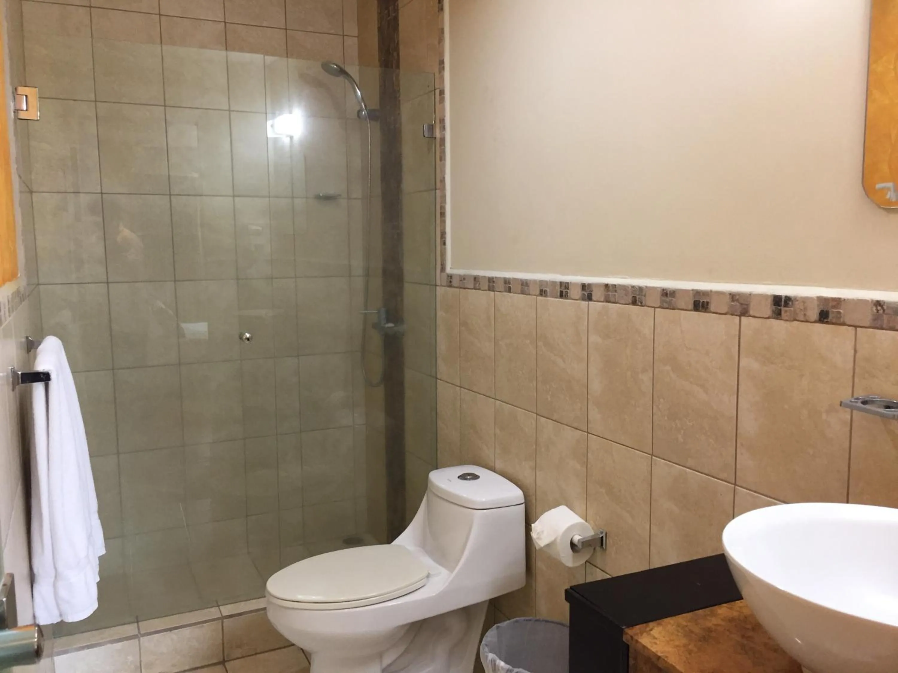 Bathroom in Hotel Vista De Golf, San Jose Aeropuerto, Costa Rica