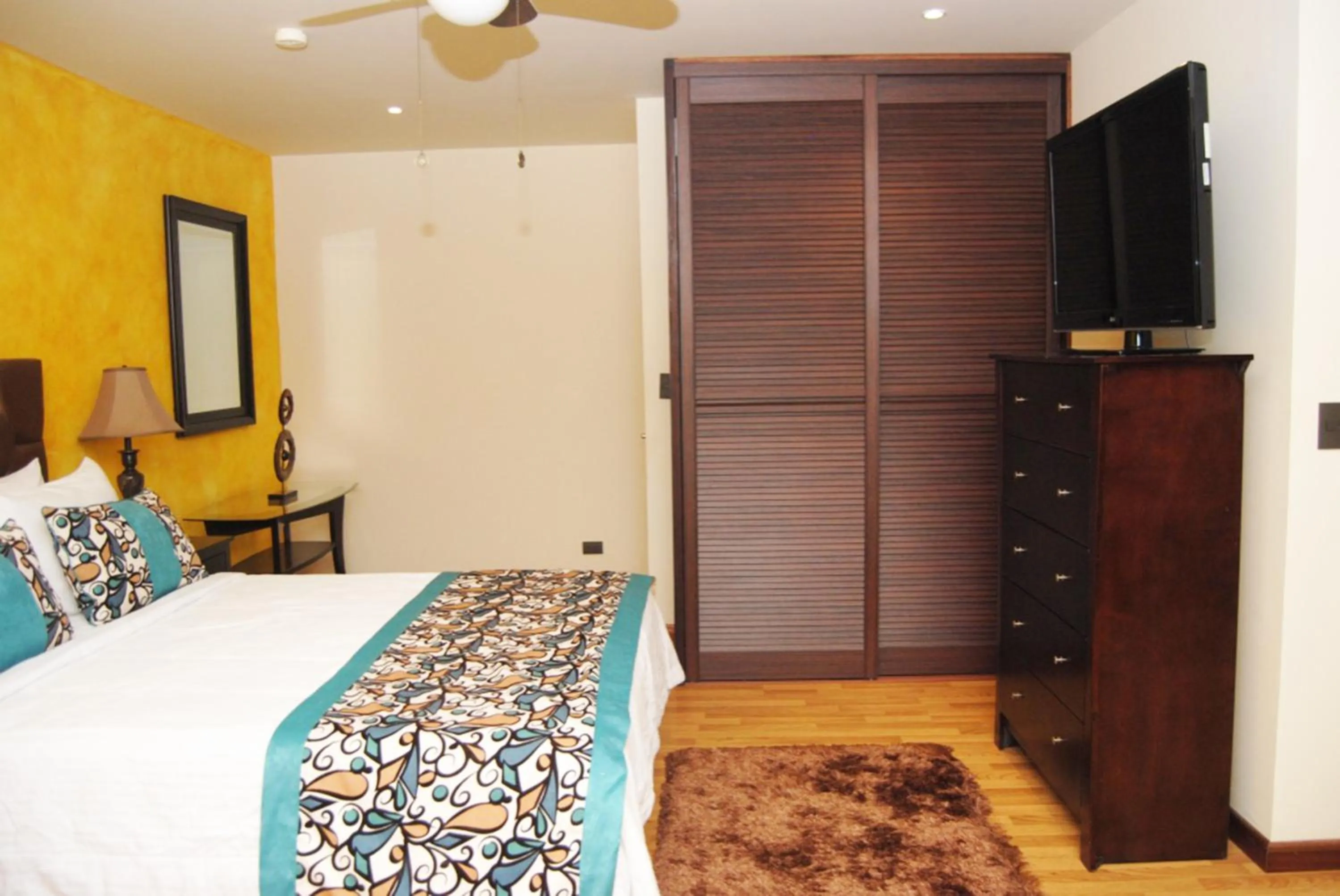 Photo of the whole room, Bed in Hotel Vista De Golf, San Jose Aeropuerto, Costa Rica