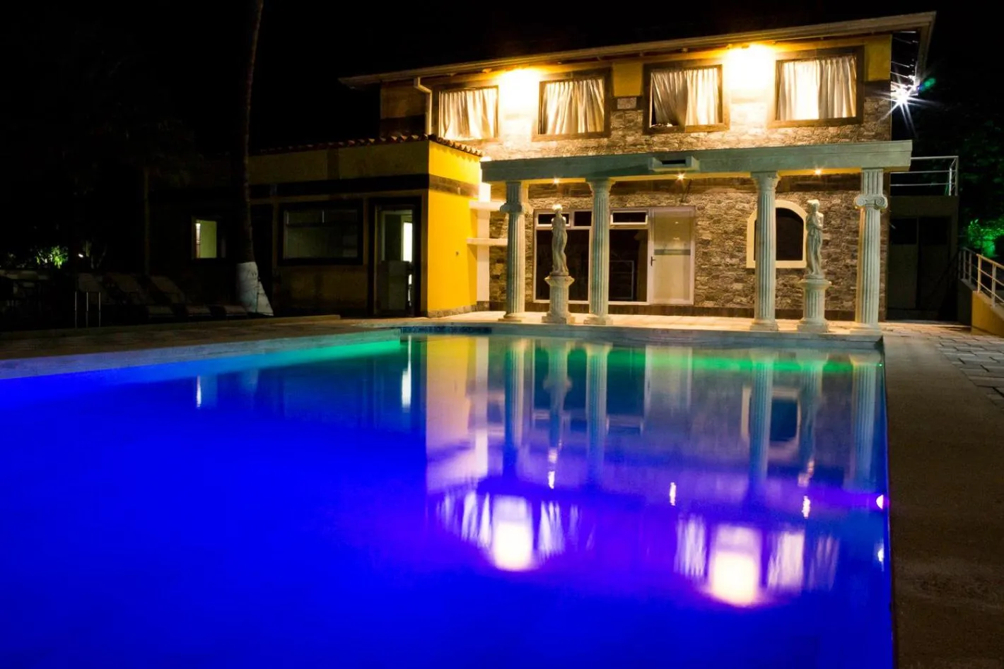 Swimming pool in Hotel Vista De Golf, San Jose Aeropuerto, Costa Rica
