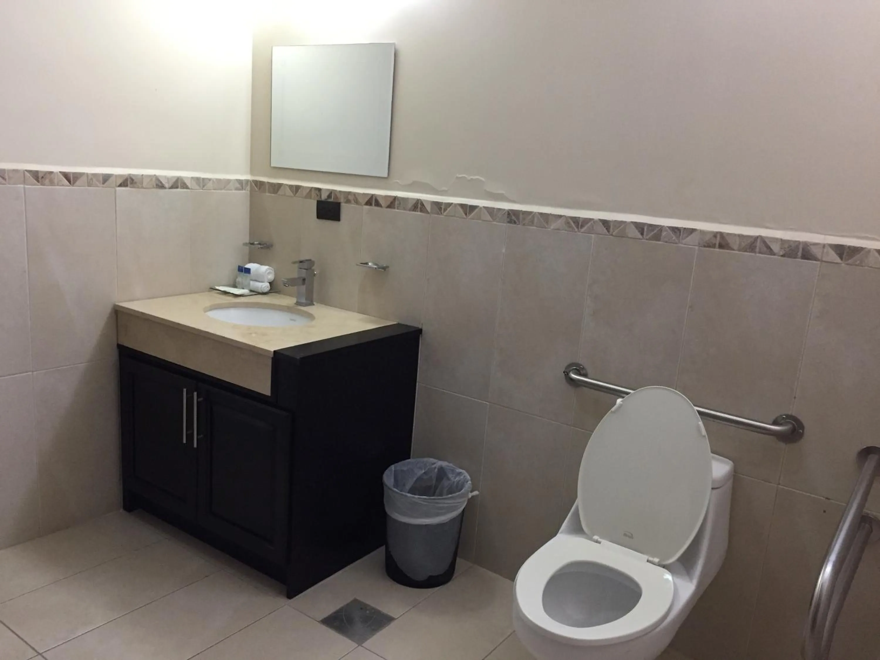 Bathroom in Hotel Vista De Golf, San Jose Aeropuerto, Costa Rica