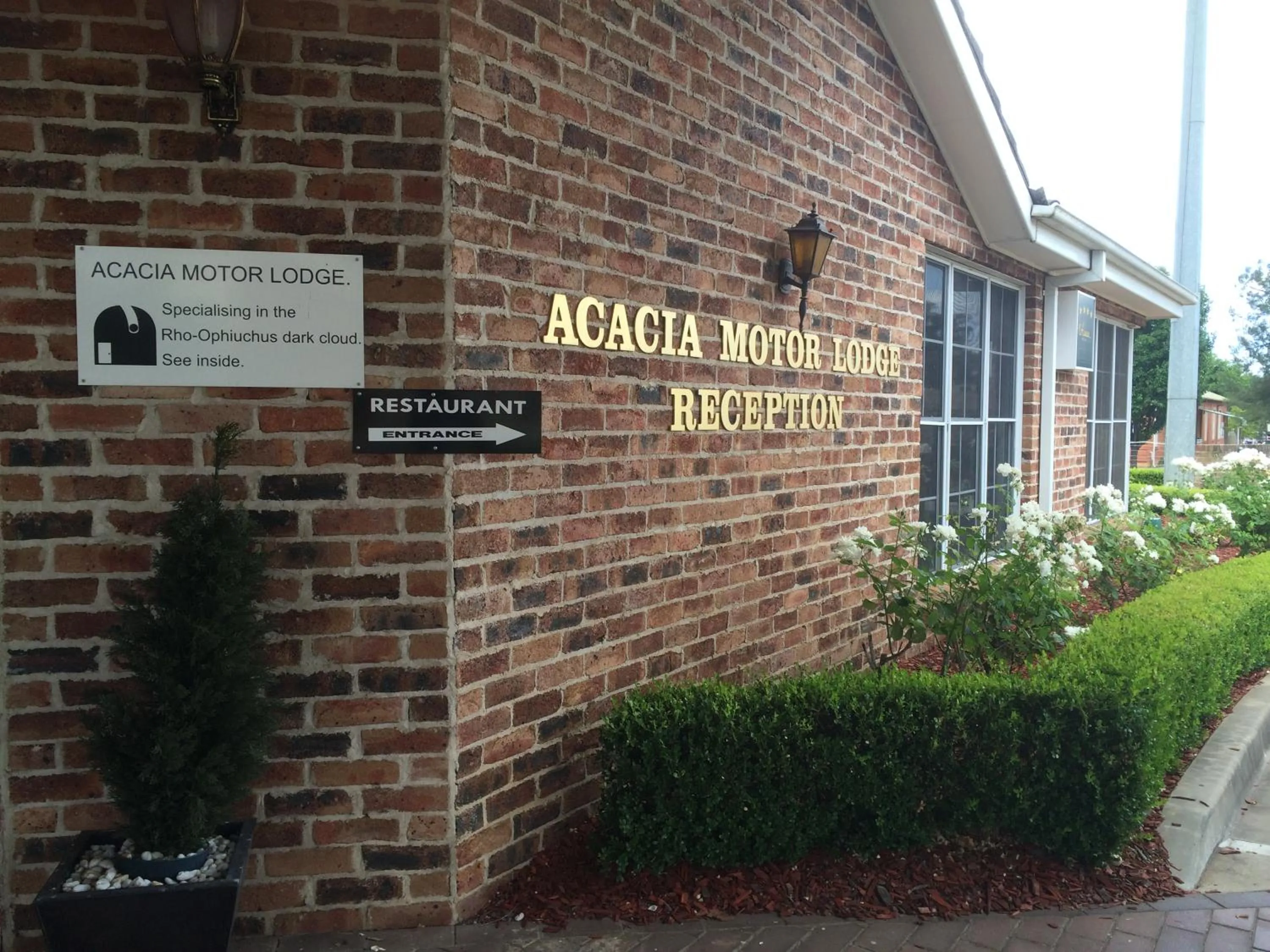 Facade/entrance in Acacia Motor Lodge