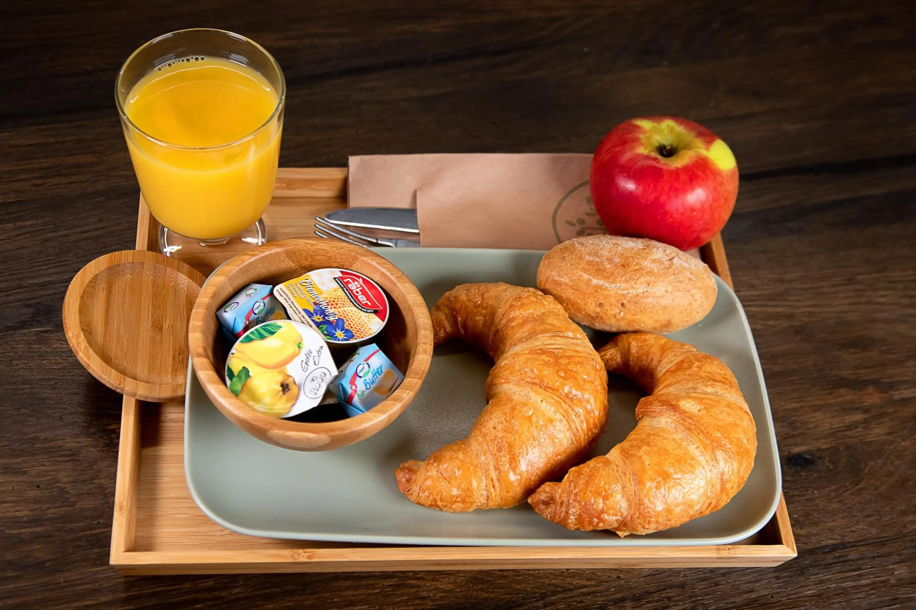 Breakfast in GRAND your home with common kitchens with self check-in