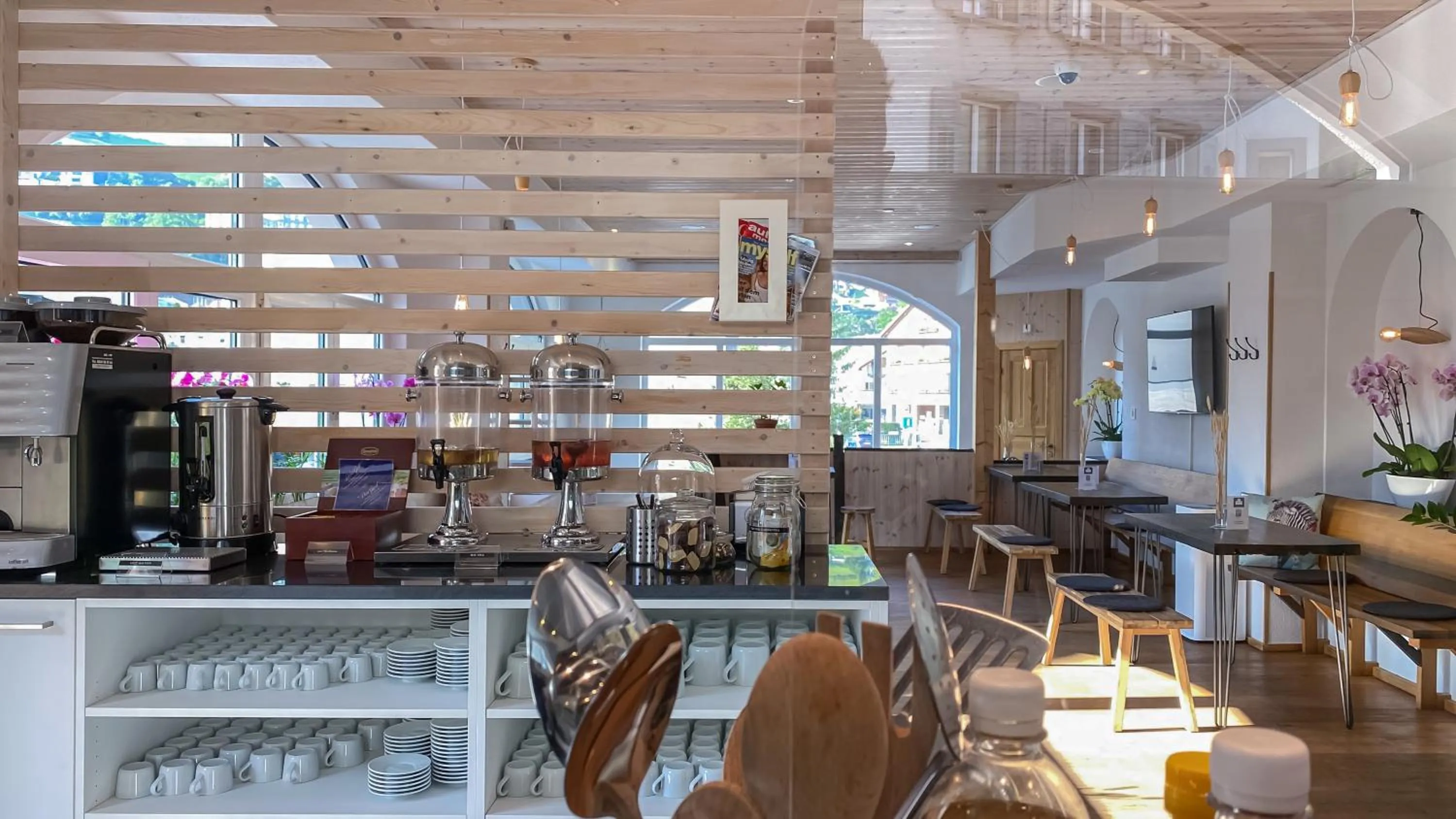 Coffee/tea facilities in GRAND your home with common kitchens with self check-in