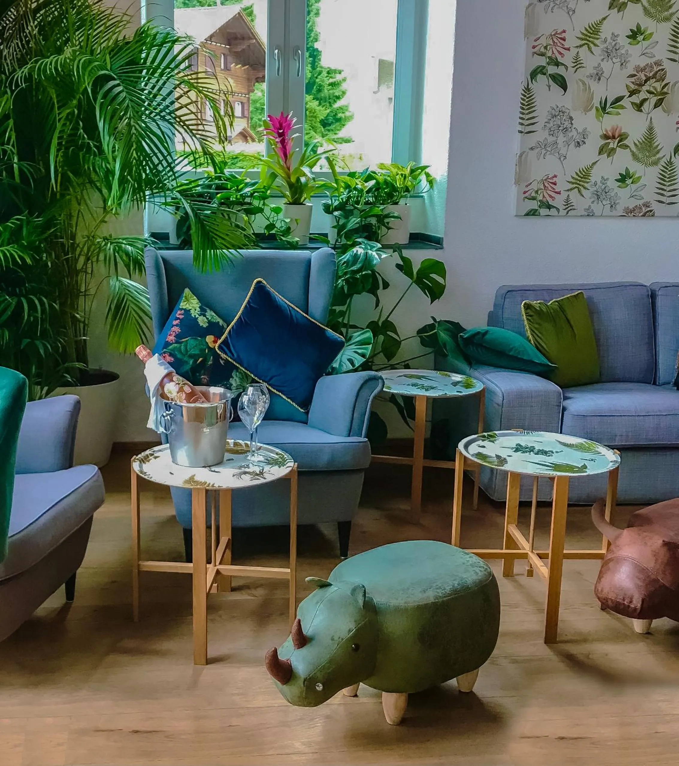 Lounge or bar in GRAND your home with common kitchens with self check-in