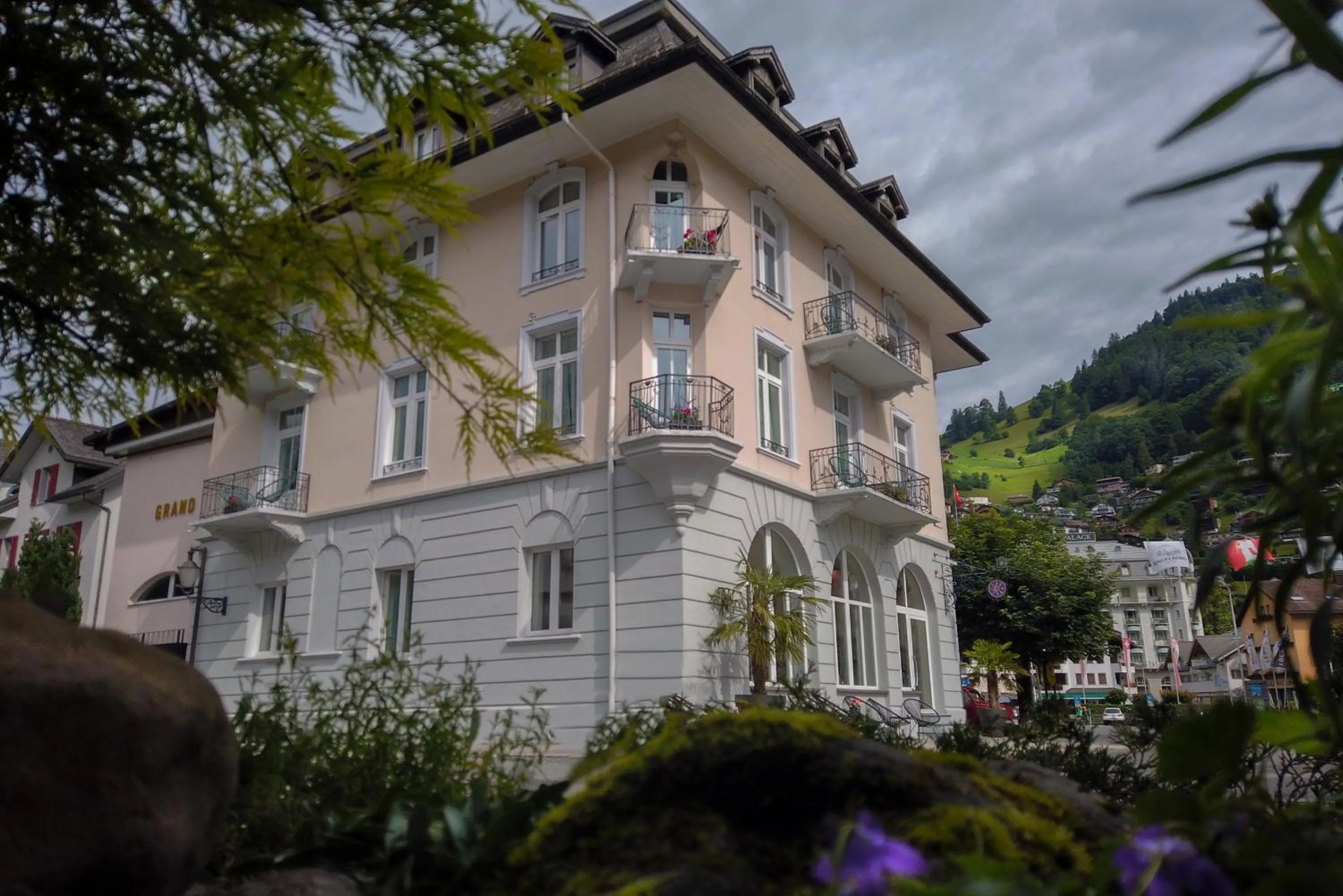 Property building in GRAND your home with common kitchens with self check-in