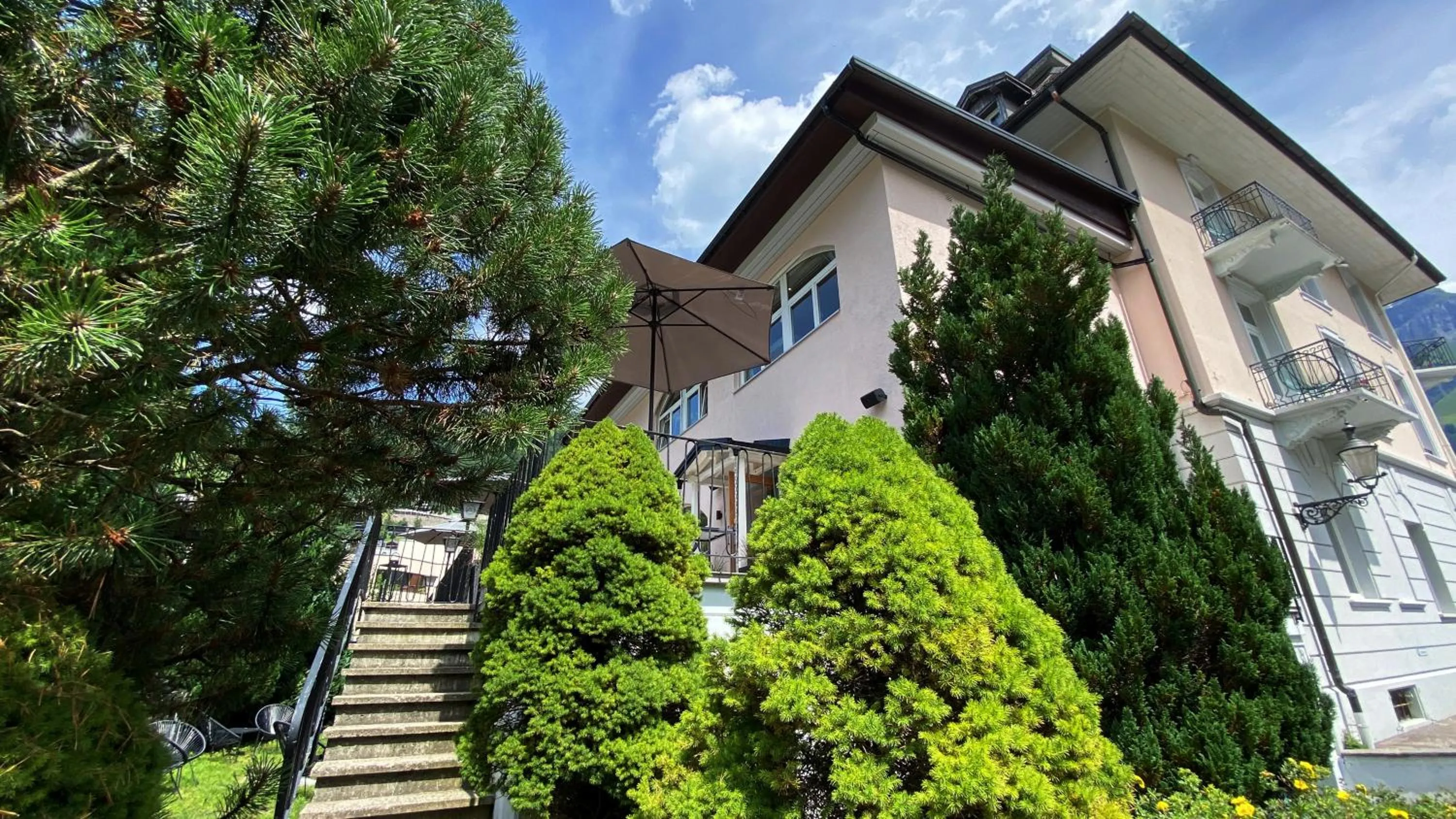 Property building in GRAND your home with common kitchens with self check-in