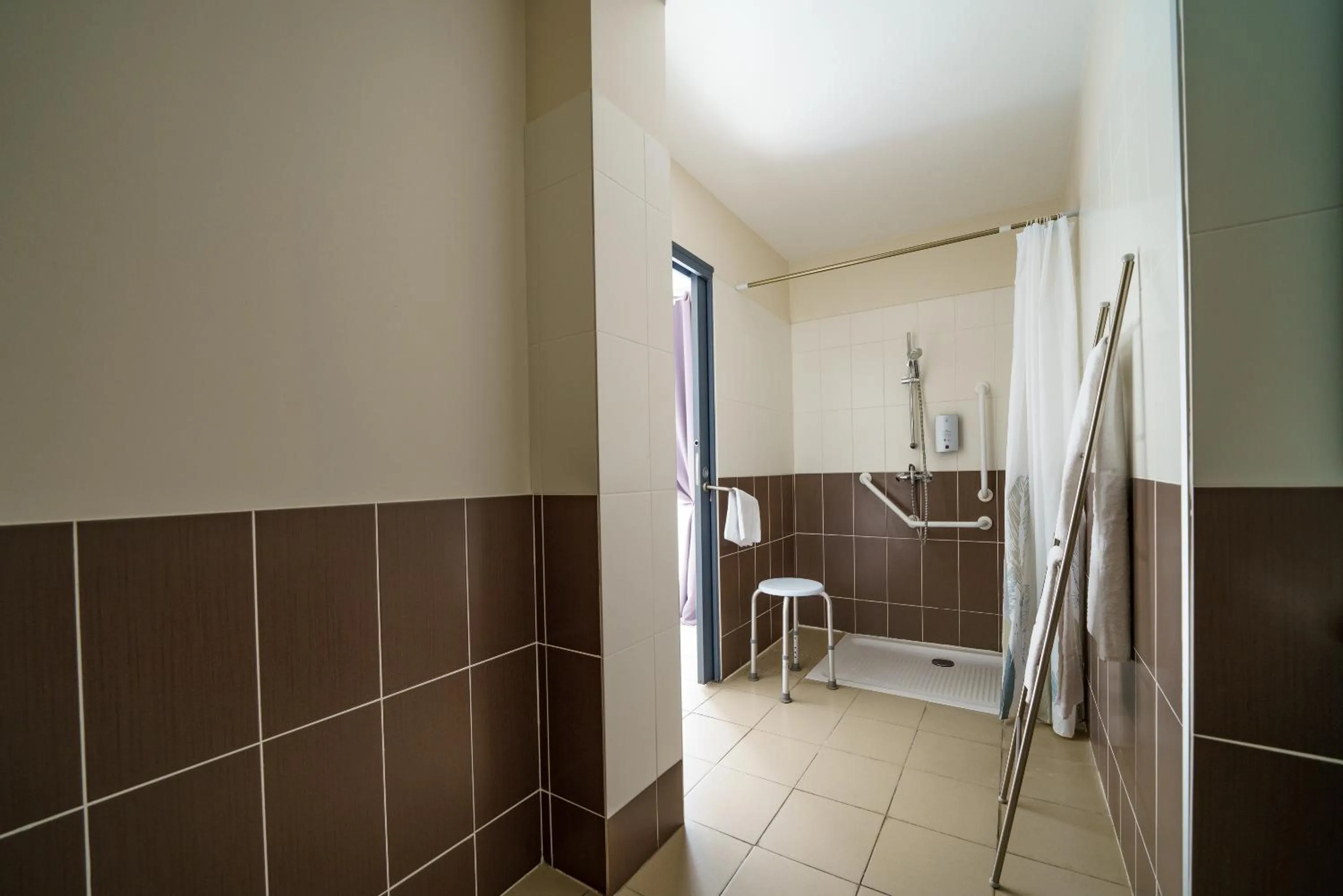 Bathroom in Logis Le Grand Hotel
