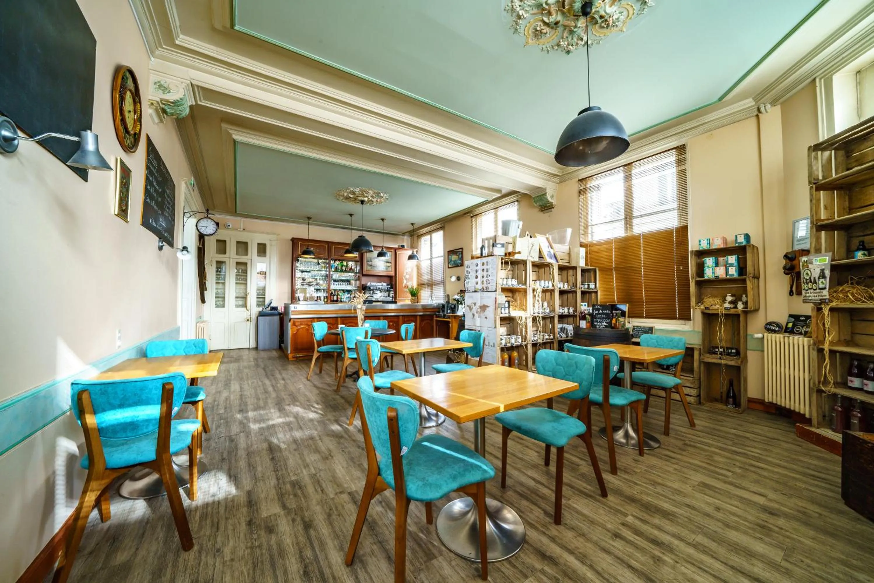 Restaurant/places to eat in Logis Le Grand Hotel