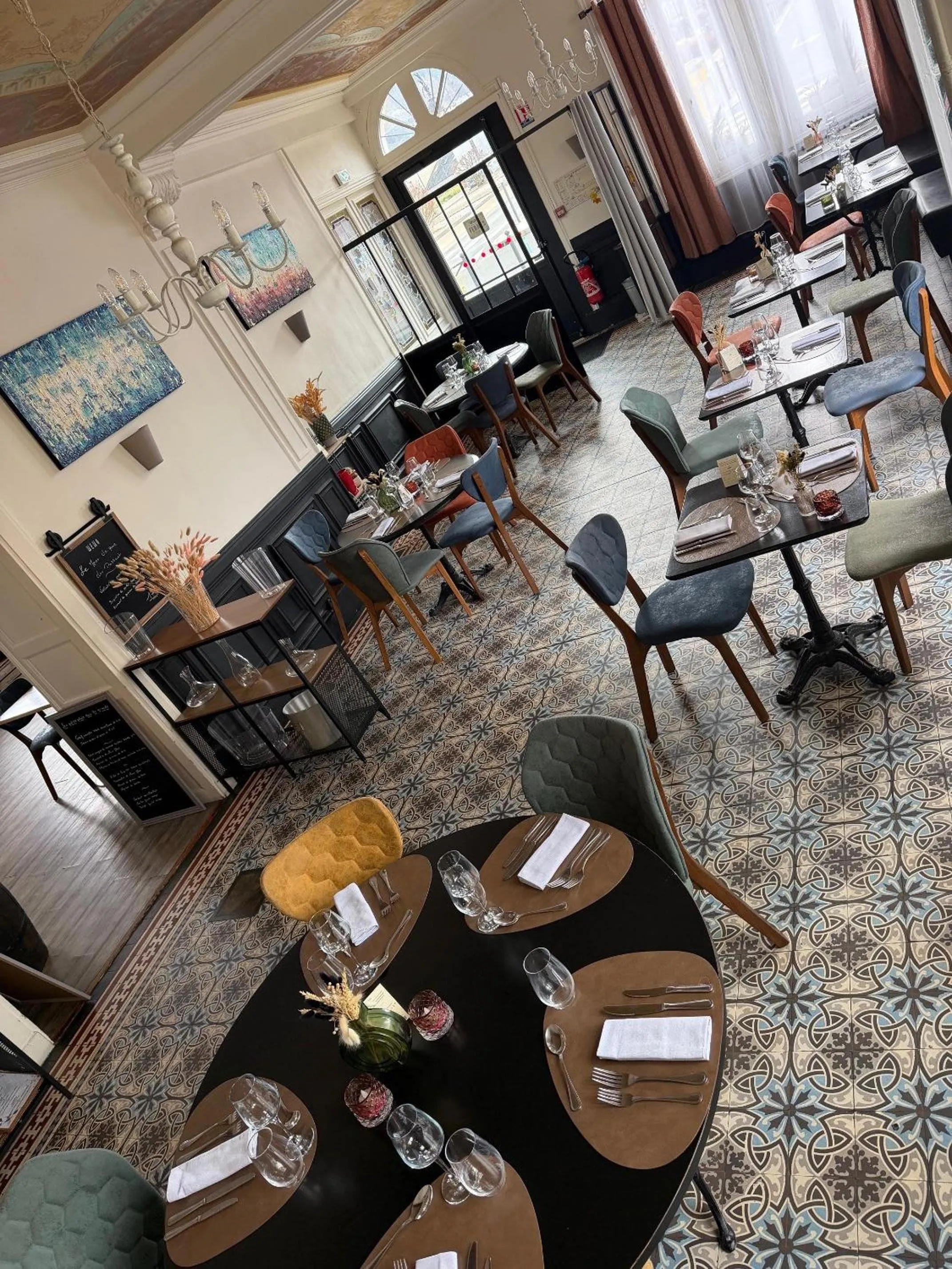 Restaurant/places to eat in Logis Le Grand Hotel