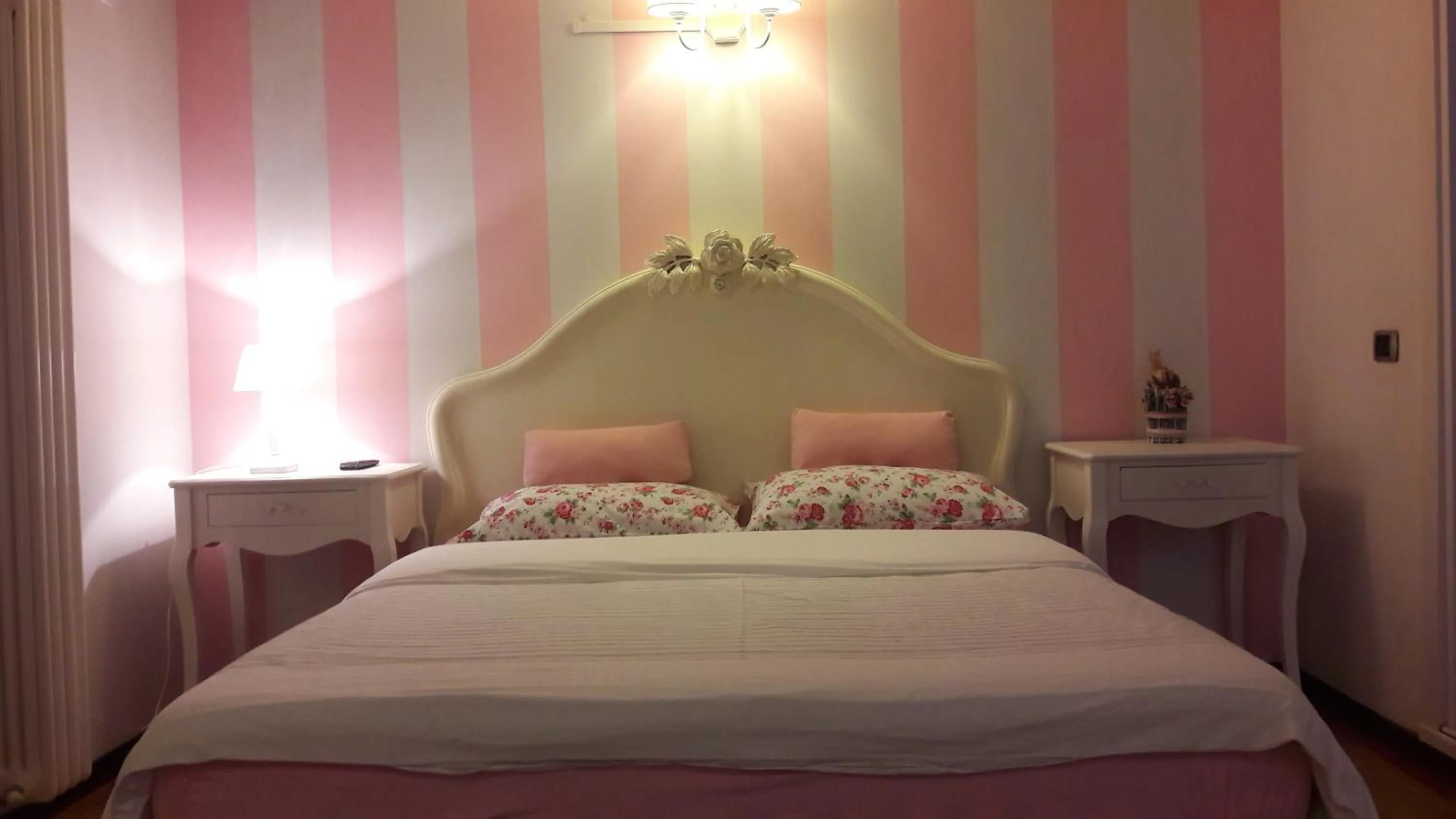 Bed in B&B Como Lake Cottage