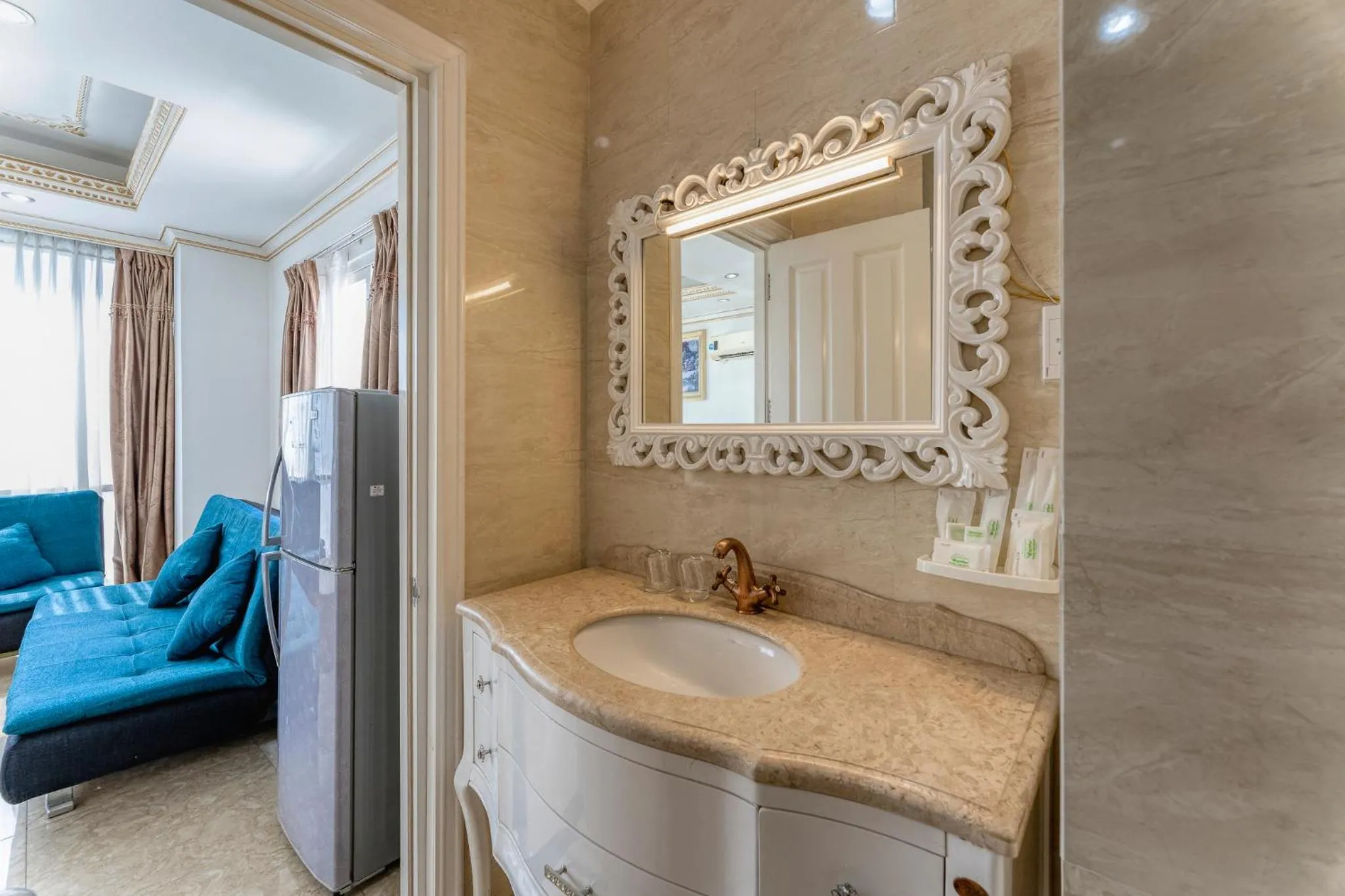 Bathroom in Happy Land Hotel