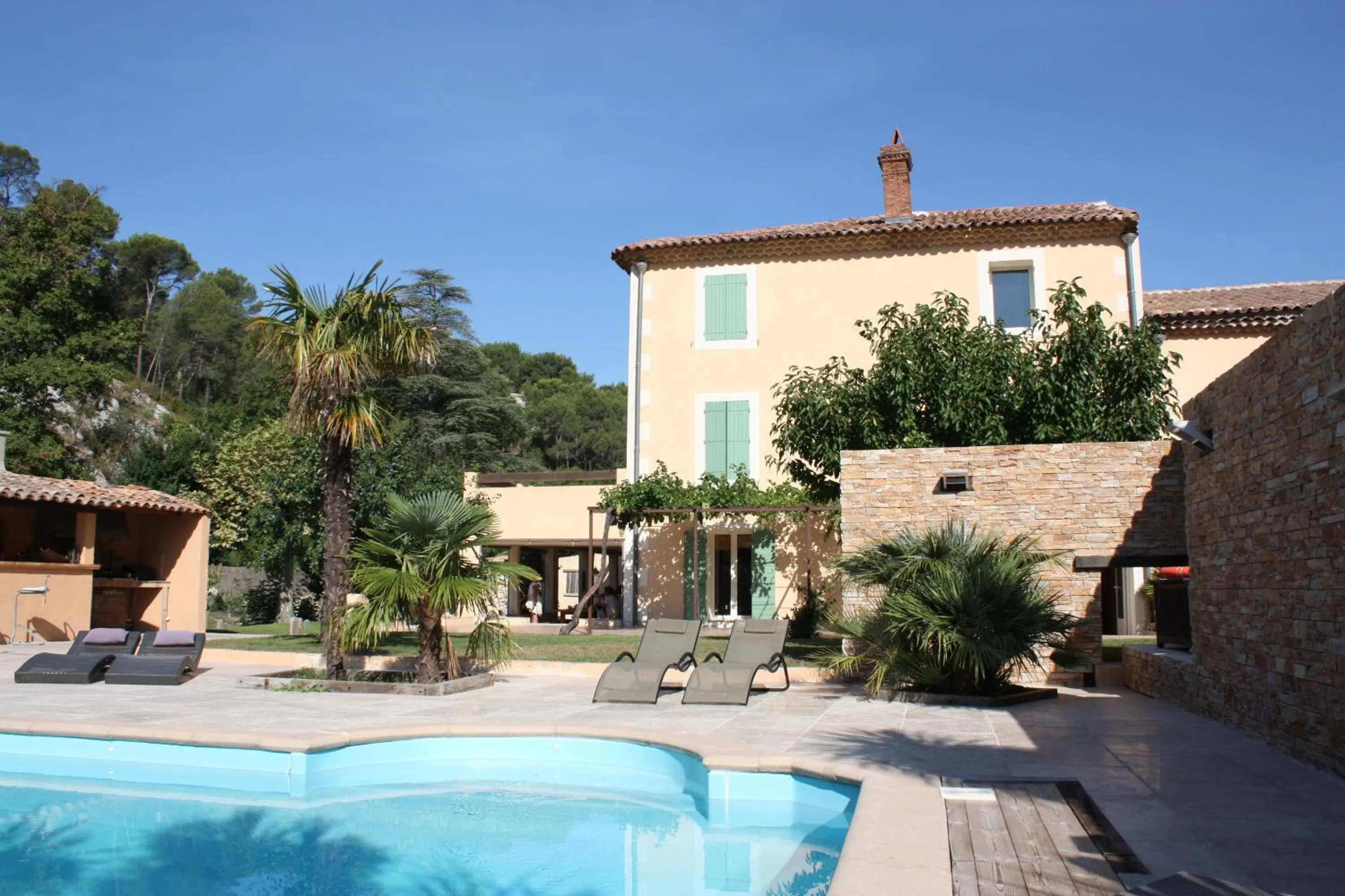 Facade/entrance in B&B Le Manoir De Gemenos