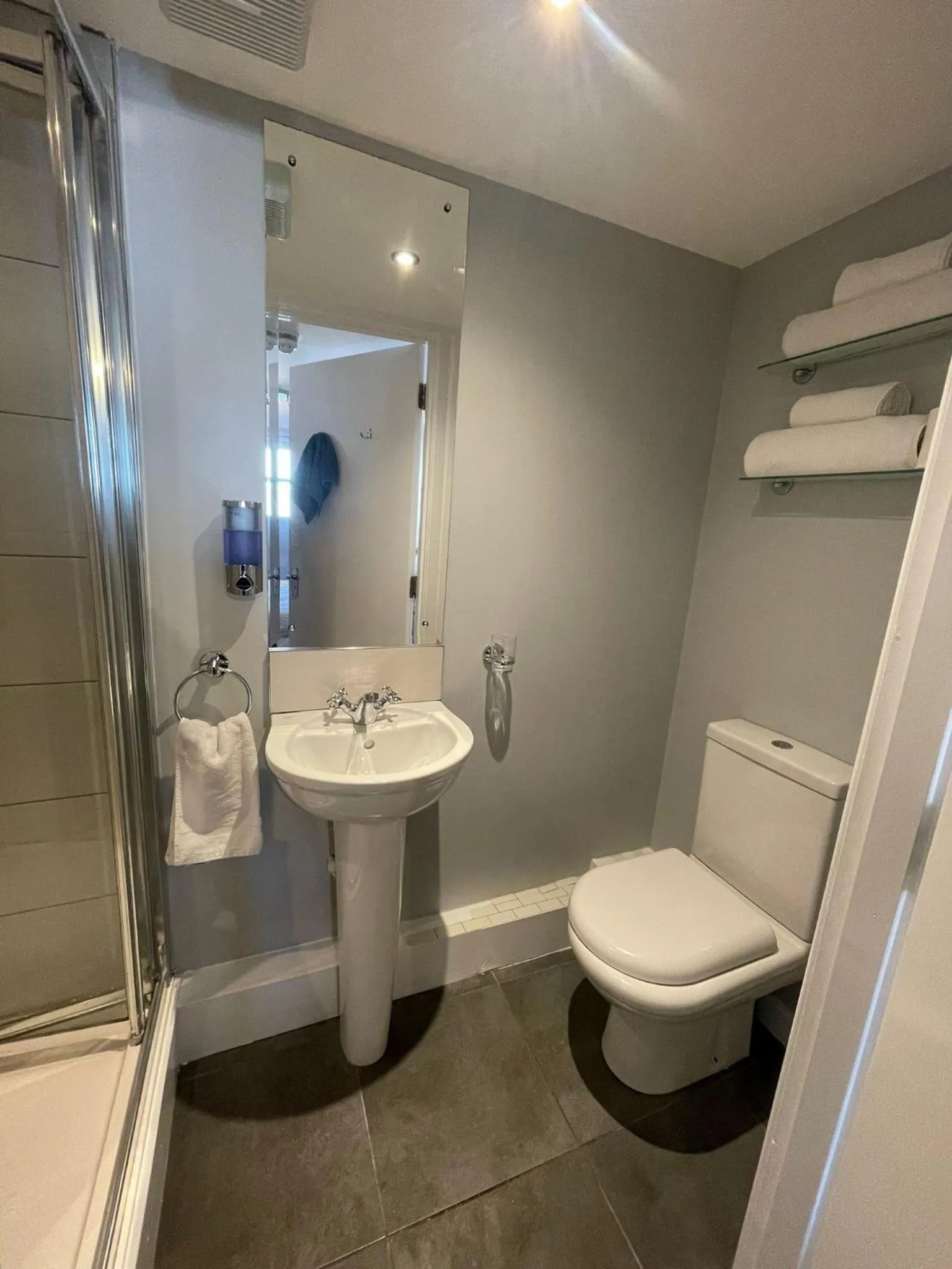 Bathroom in Black Bull with Rooms upper