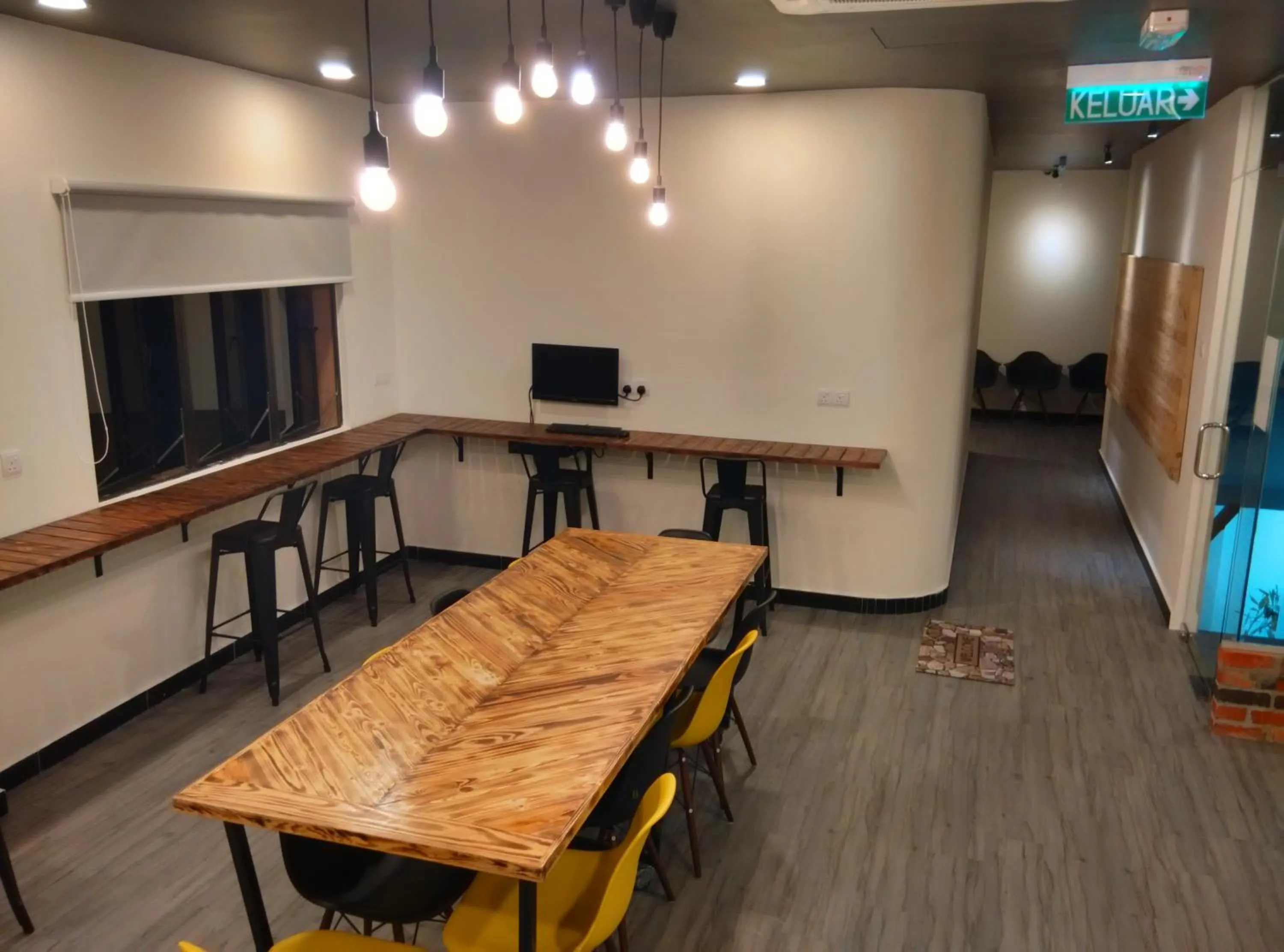 Dining area in Revopackers Beds and Bunks