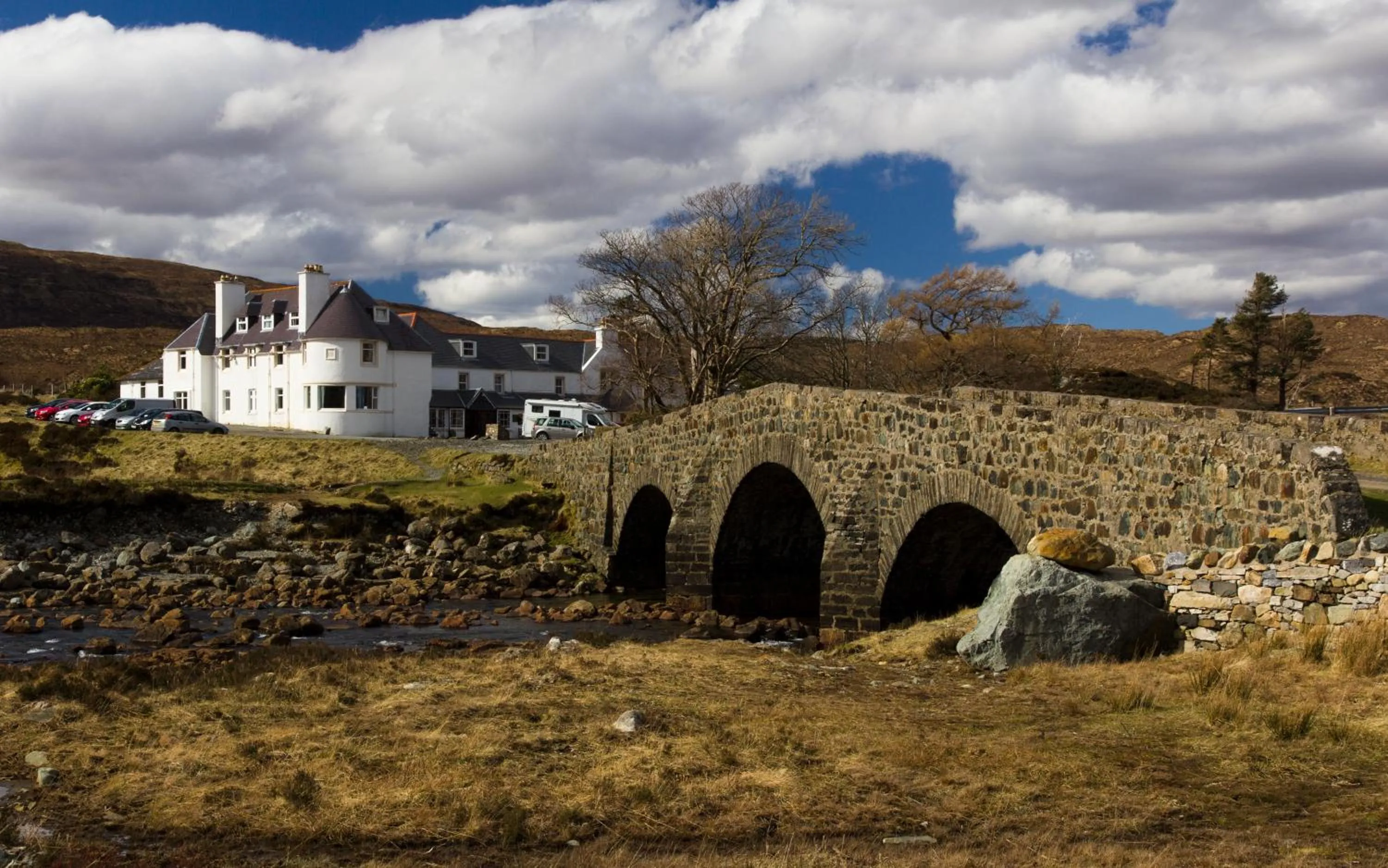 Facade/entrance in Sligachan Hotel